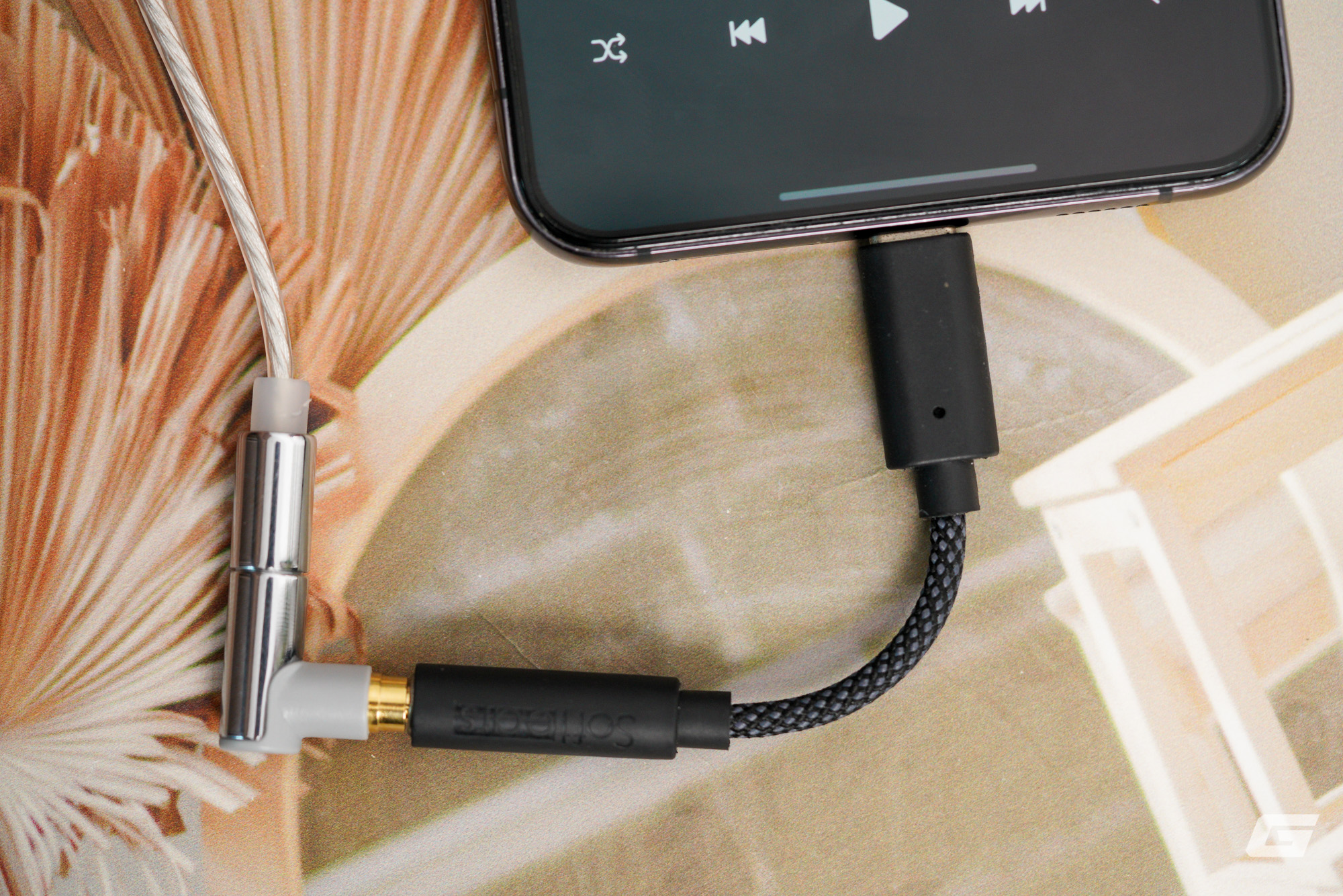 Chỉ là cái dongle 3.5mm để nghe nhạc cũng "thượng vàng, hạ cám": Dongle Apple 300 nghìn khác gì loại cao cấp giá hơn 3 triệu?- Ảnh 7. Chỉ là cái dongle 3.5mm để nghe nhạc cũng "thượng vàng, hạ cám": Dongle Apple 300 nghìn khác gì loại cao cấp giá hơn 3 triệu?- Ảnh 7.