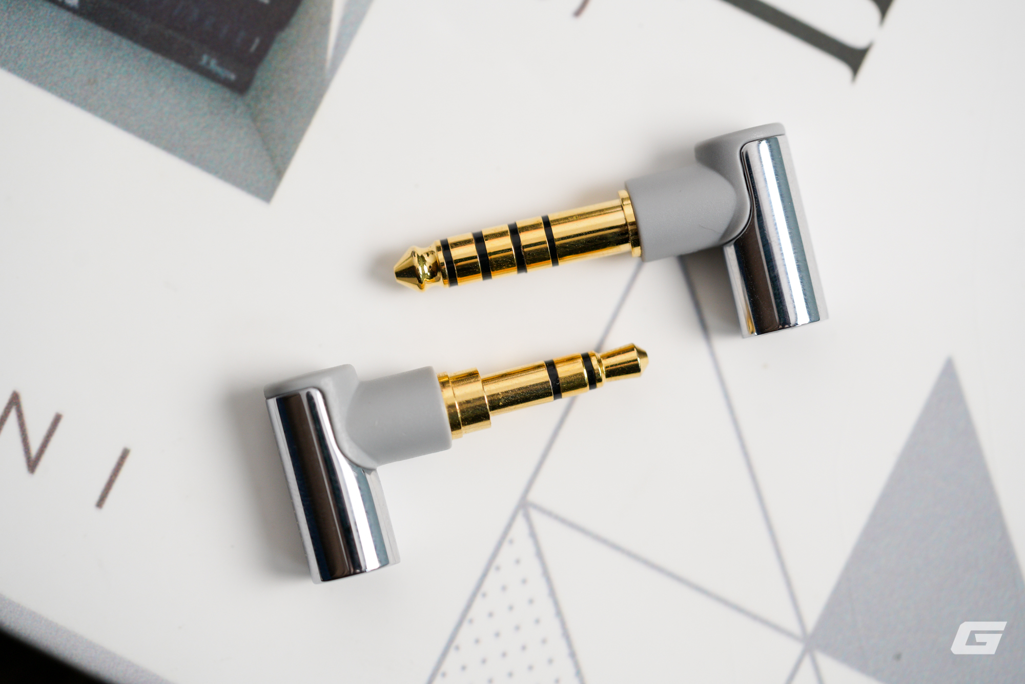Chỉ là cái dongle 3.5mm để nghe nhạc cũng "thượng vàng, hạ cám": Dongle Apple 300 nghìn khác gì loại cao cấp giá hơn 3 triệu?- Ảnh 11. Chỉ là cái dongle 3.5mm để nghe nhạc cũng "thượng vàng, hạ cám": Dongle Apple 300 nghìn khác gì loại cao cấp giá hơn 3 triệu?- Ảnh 11.