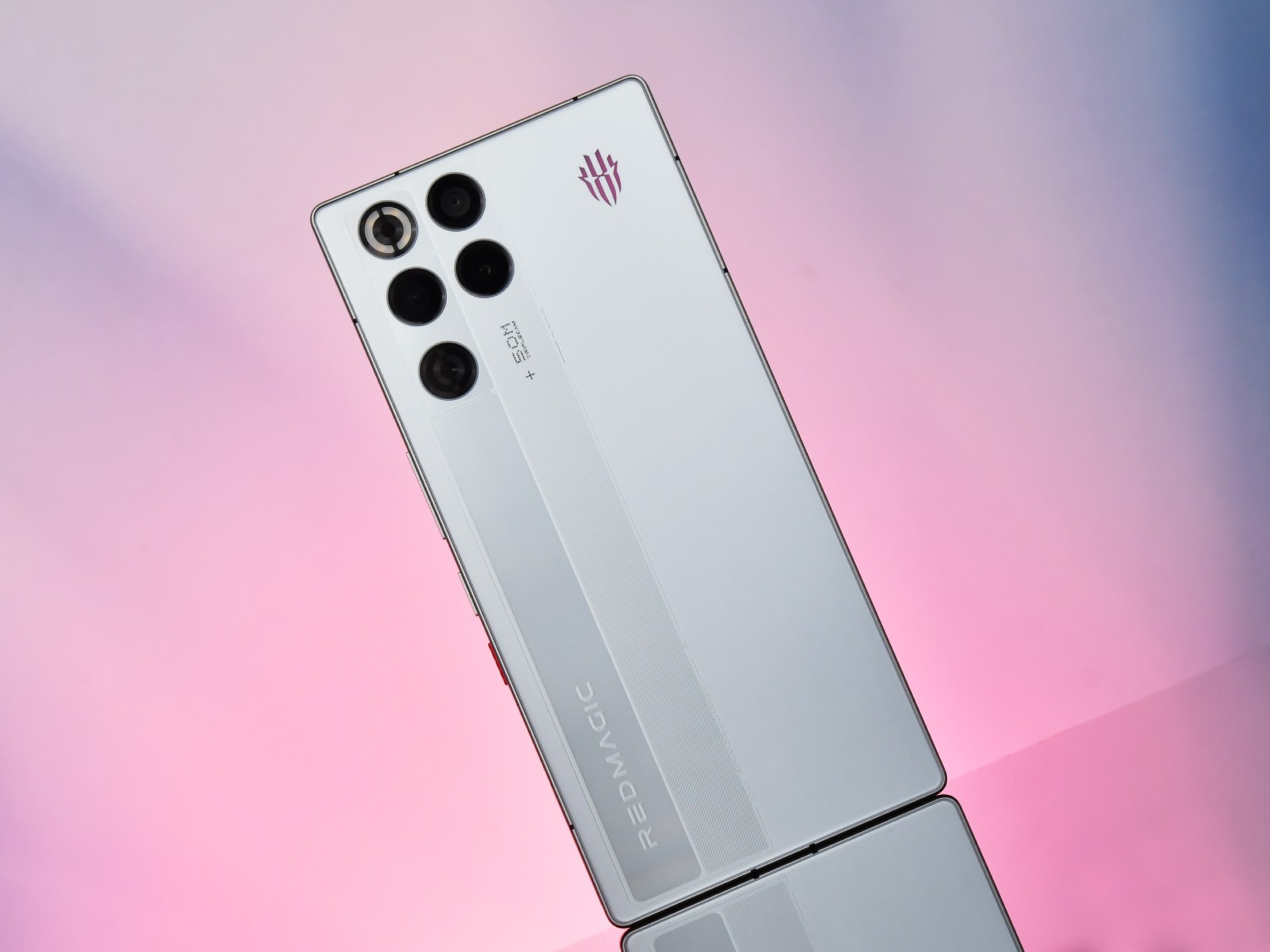 Ra Mắt Điện Thoại Chơi Game Cực Xịn: Snapdragon 8 Elite Gen 5, Quản Tản Nhiệt Chủ Động, Pin Khủng 8.000 Mah, Giá Từ 18,4 Triệu Đồng- Ảnh 2. Ra Mắt Điện Thoại Chơi Game Cực Xịn: Snapdragon 8 Elite Gen 5, Quản Tản Nhiệt Chủ Động, Pin Khủng 8.000 Mah, Giá Từ 18,4 Triệu Đồng- Ảnh 2.