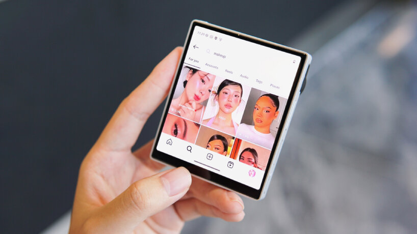 Điện thoại hình vuông này có camera lật, dùng hệ điều hành AI & Android, lắp thêm case bàn phím vào trông như Blackberry sống lại- Ảnh 3.