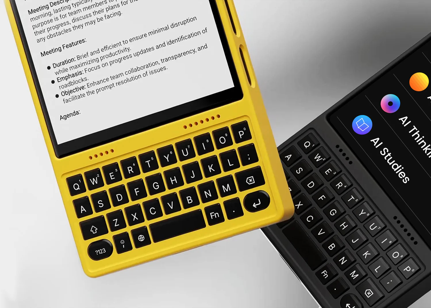 Điện thoại hình vuông này có camera lật, dùng hệ điều hành AI & Android, lắp thêm case bàn phím vào trông như Blackberry sống lại- Ảnh 7.