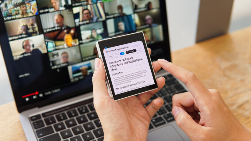 Điện thoại hình vuông này có camera lật, dùng hệ điều hành AI & Android, lắp thêm case bàn phím vào trông như Blackberry sống lại- Ảnh 2.