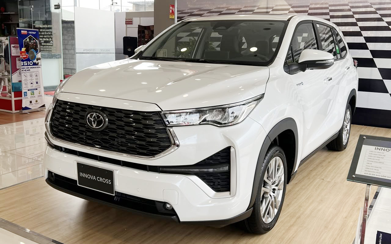 Đại lý báo Toyota Innova Cross sắp có bản 'giá rẻ': Dự kiến 750-760 triệu đồng, ra mắt cuối năm, vẫn máy xăng 2.0L nhưng sẽ thiếu những gì?- Ảnh 1. Đại lý báo Toyota Innova Cross sắp có bản 'giá rẻ': Dự kiến 750-760 triệu đồng, ra mắt cuối năm, vẫn máy xăng 2.0L nhưng sẽ thiếu những gì?- Ảnh 1.