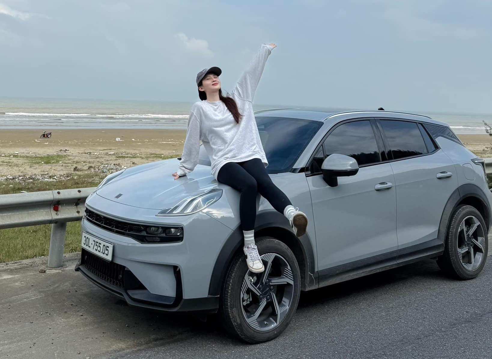 Quỳnh Như: ‘Từ fan Toyota, antifan xe Trung Quốc, bố mình chấm 9 điểm cho Lynk & Co 06’- Ảnh 2. Quỳnh Như: ‘Từ fan Toyota, antifan xe Trung Quốc, bố mình chấm 9 điểm cho Lynk & Co 06’- Ảnh 2.