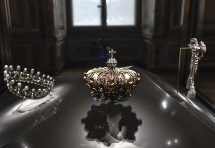 7 phút đột nhập trộm 8 bảo vật trong bảo tàng Louvre: Vì sao vụ cướp diễn ra nhanh như vậy?- Ảnh 2. 7 phút đột nhập trộm 8 bảo vật trong bảo tàng Louvre: Vì sao vụ cướp diễn ra nhanh như vậy?- Ảnh 2.