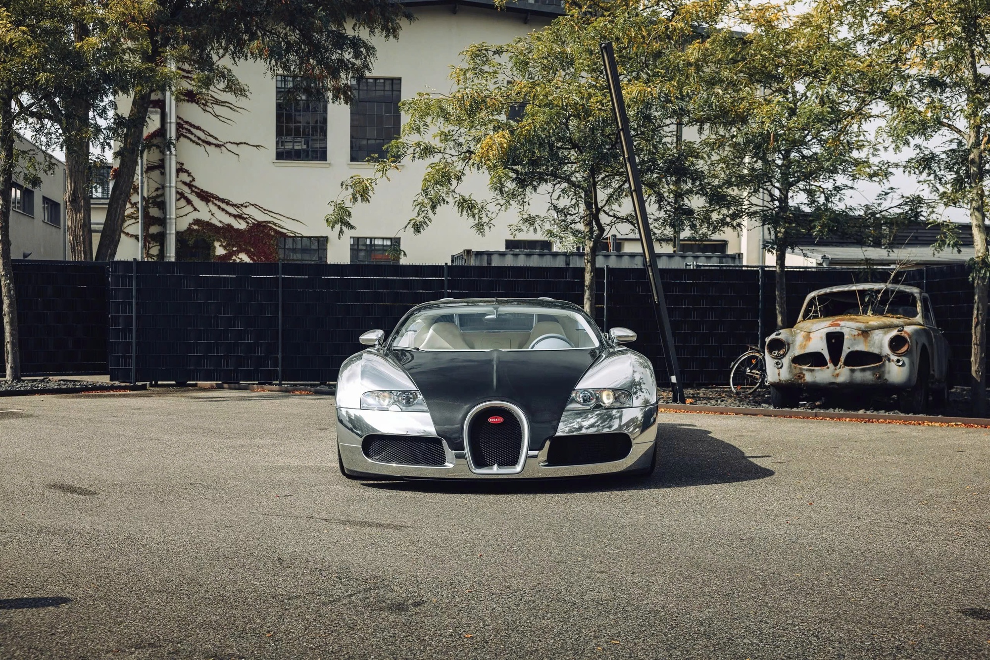 Đỉnh cao như Bugatti Veyron: Xe cũ không màu sơn, đã 18 năm tuổi vẫn có thể bán lại với giá quy đổi 60 tỷ đồng- Ảnh 3. Đỉnh cao như Bugatti Veyron: Xe cũ không màu sơn, đã 18 năm tuổi vẫn có thể bán lại với giá quy đổi 60 tỷ đồng- Ảnh 3.