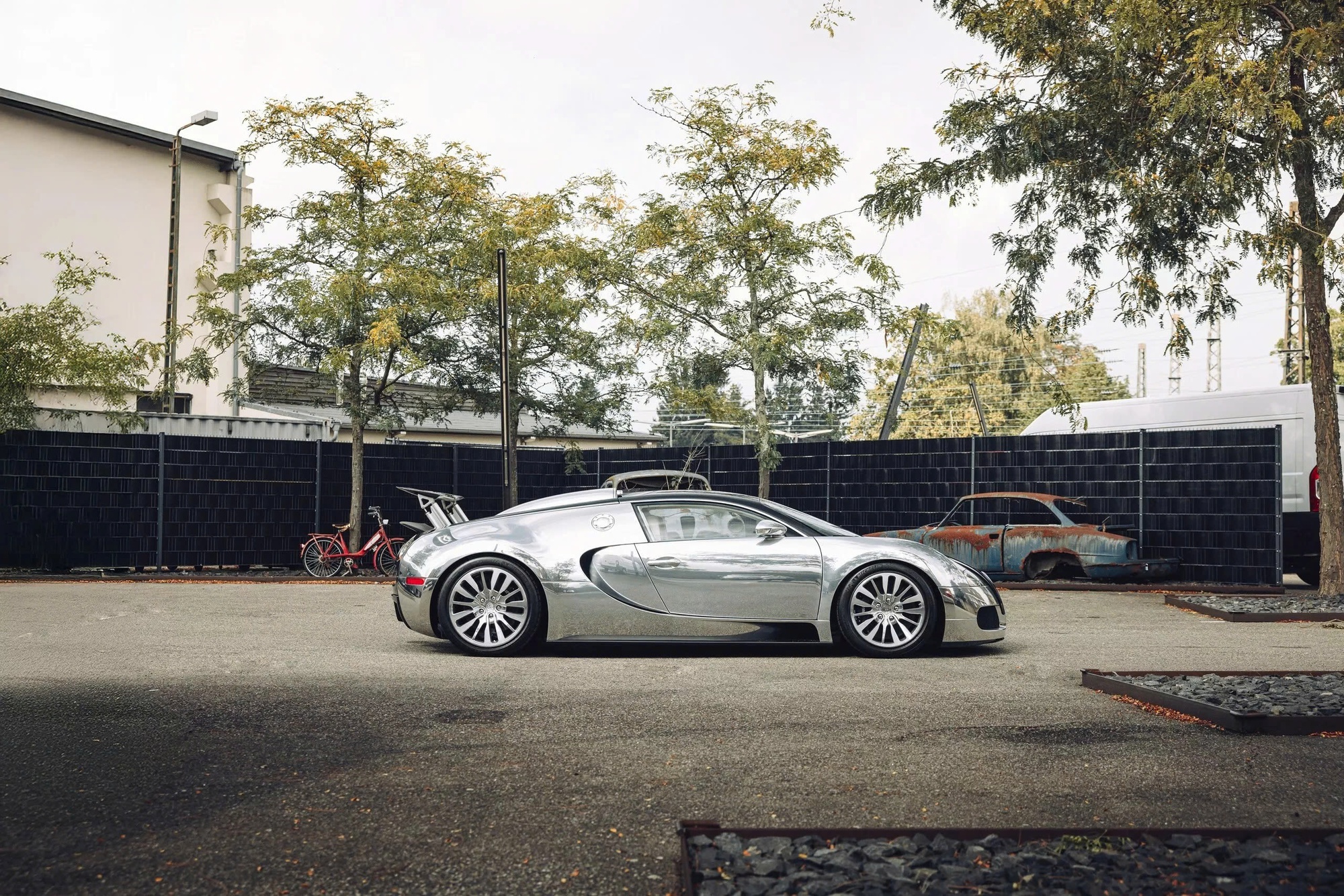 Đỉnh cao như Bugatti Veyron: Xe cũ không màu sơn, đã 18 năm tuổi vẫn có thể bán lại với giá quy đổi 60 tỷ đồng- Ảnh 4. Đỉnh cao như Bugatti Veyron: Xe cũ không màu sơn, đã 18 năm tuổi vẫn có thể bán lại với giá quy đổi 60 tỷ đồng- Ảnh 4.