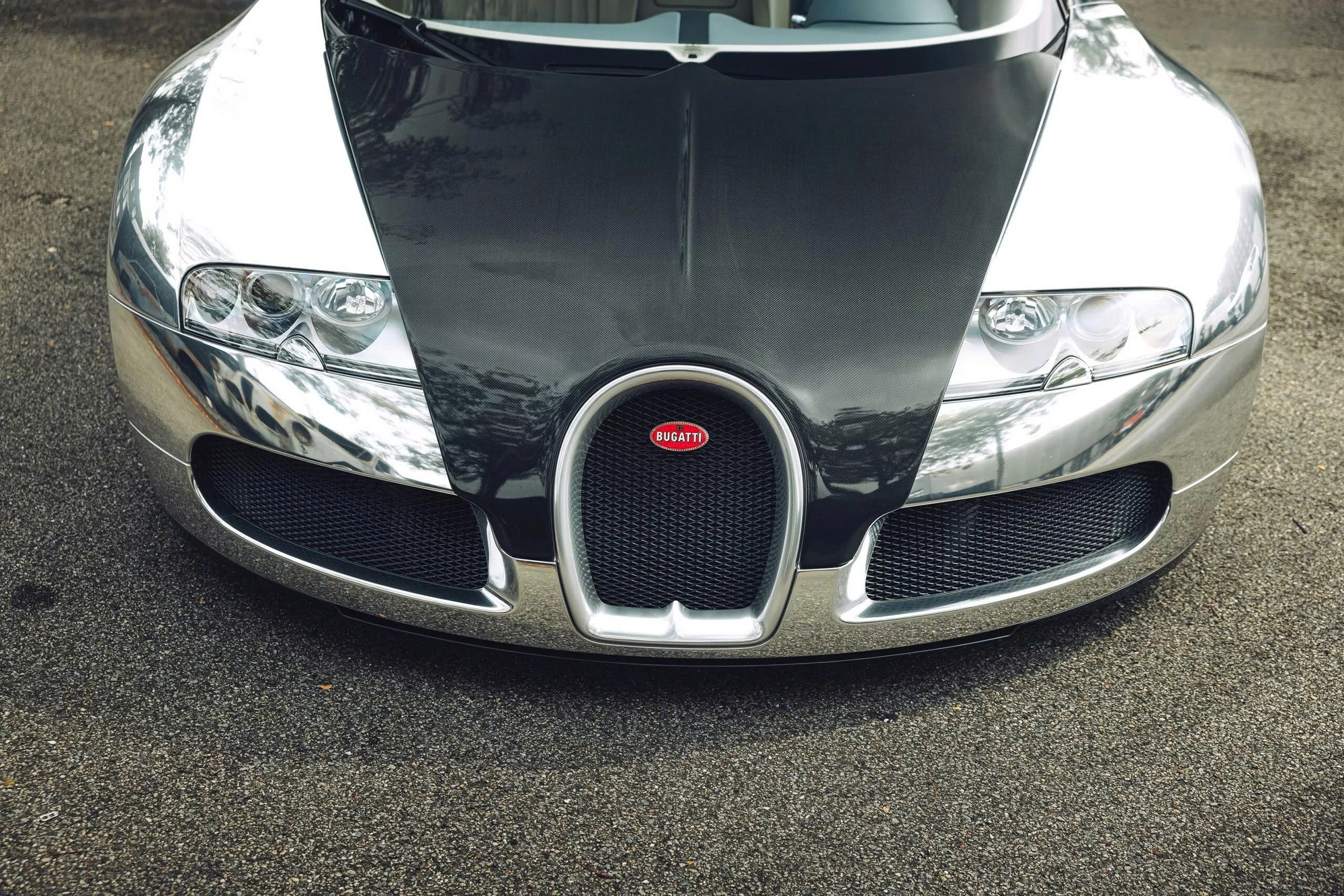 Đỉnh cao như Bugatti Veyron: Xe cũ không màu sơn, đã 18 năm tuổi vẫn có thể bán lại với giá quy đổi 60 tỷ đồng- Ảnh 7. Đỉnh cao như Bugatti Veyron: Xe cũ không màu sơn, đã 18 năm tuổi vẫn có thể bán lại với giá quy đổi 60 tỷ đồng- Ảnh 7.