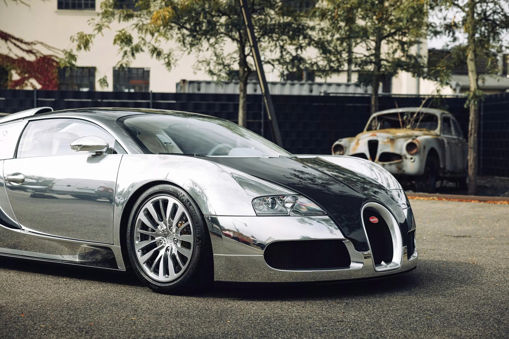 Đỉnh cao như Bugatti Veyron: Xe cũ không màu sơn, đã 18 năm tuổi vẫn có thể bán lại với giá quy đổi 60 tỷ đồng- Ảnh 8. Đỉnh cao như Bugatti Veyron: Xe cũ không màu sơn, đã 18 năm tuổi vẫn có thể bán lại với giá quy đổi 60 tỷ đồng- Ảnh 8.