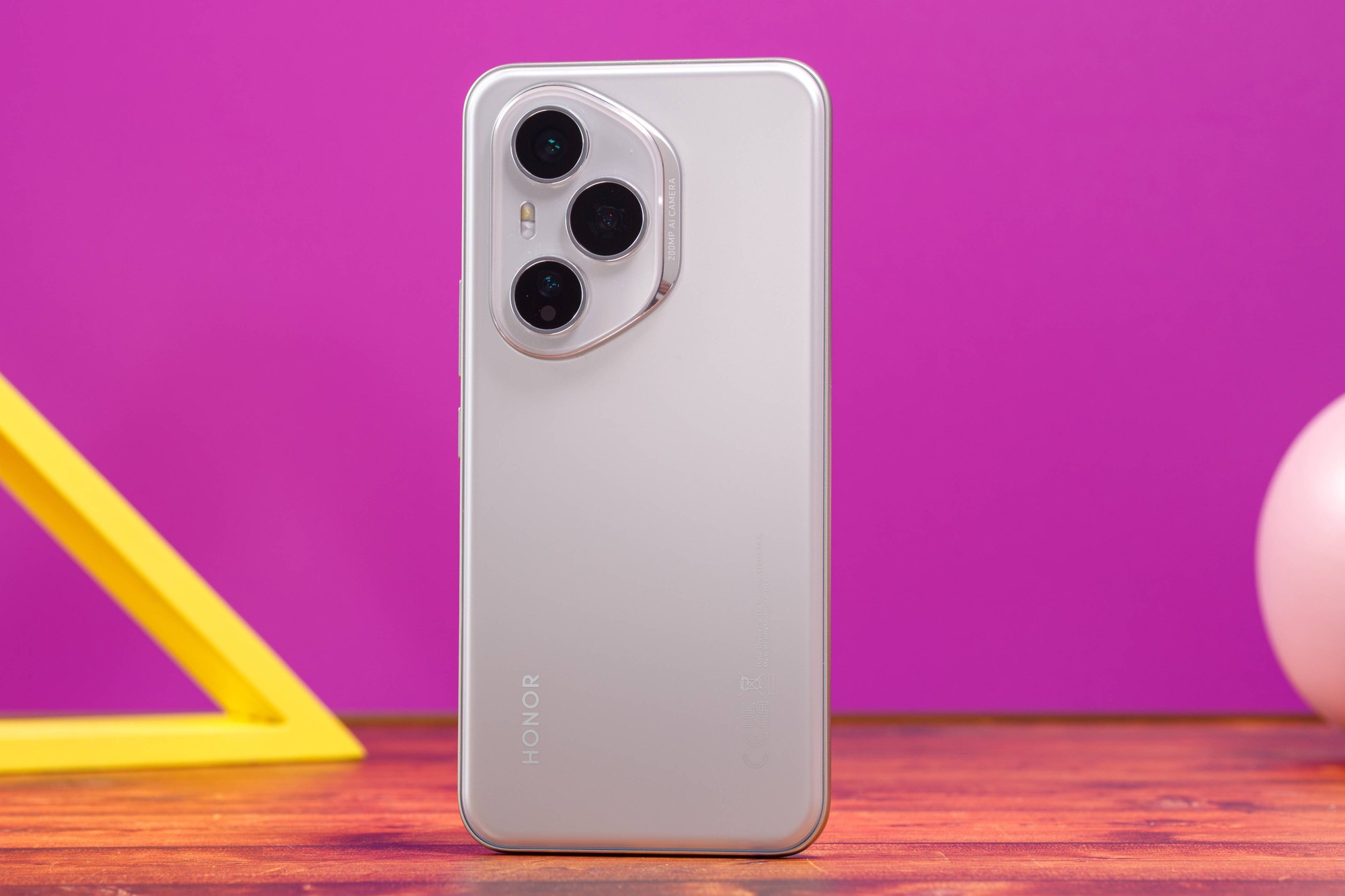 Lộ Diện Điện Thoại Mới Của Honor: Thiết Kế Đẹp, Chip Snapdragon Flagship Nhưng Là Đời Cũ, Camera 200 Lộ Diện Điện Thoại Mới Của Honor: Thiết Kế Đẹp, Chip Snapdragon Flagship Nhưng Là Đời Cũ, Camera 200