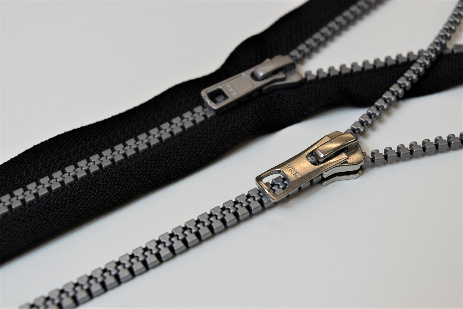 YKK tung bản cập nhật mới cho khóa kéo, dù sản phẩm vẫn tốt sau hơn một thế kỷ- Ảnh 2. YKK tung bản cập nhật mới cho khóa kéo, dù sản phẩm vẫn tốt sau hơn một thế kỷ- Ảnh 2.