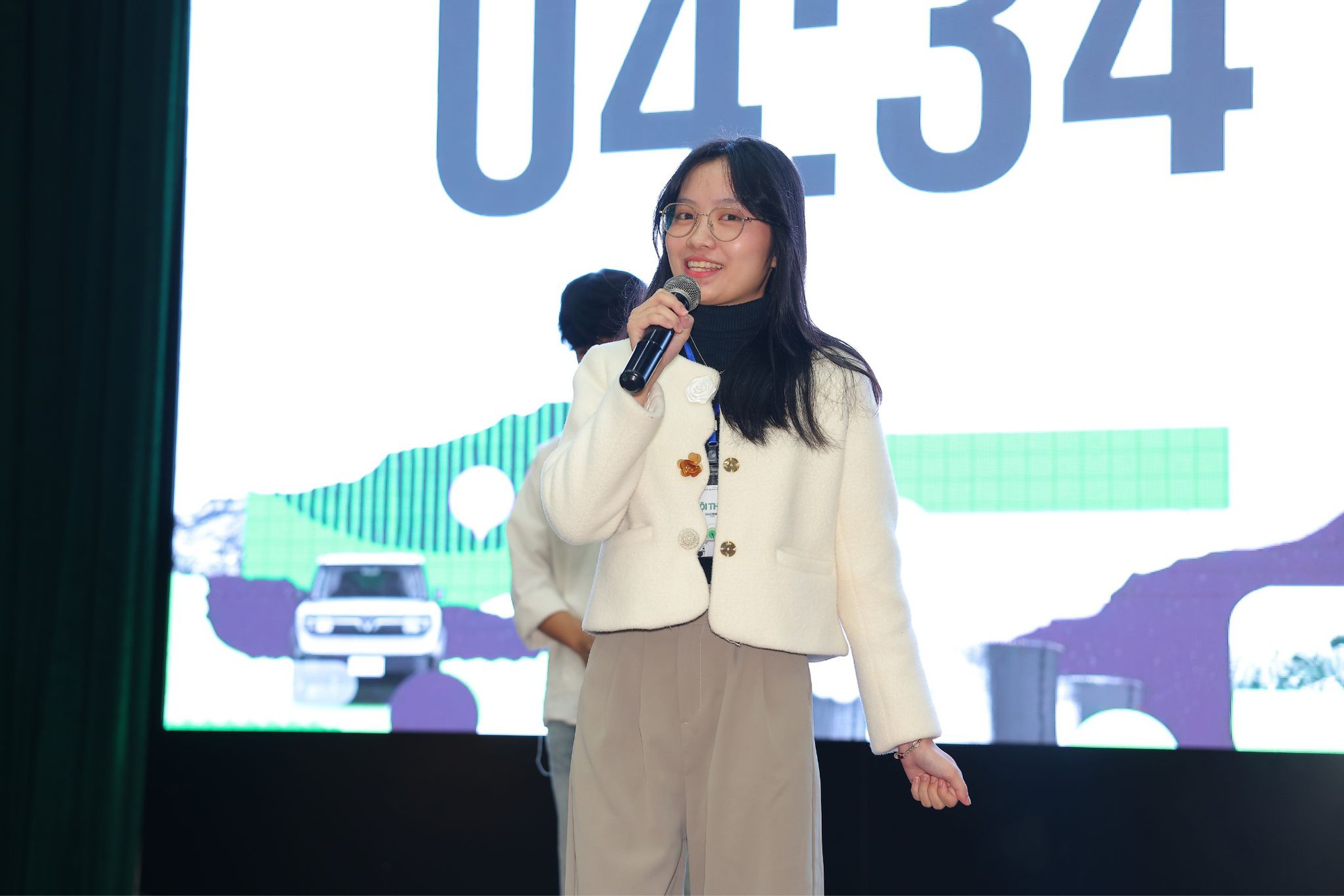 Cuộc thi hùng biện Green Voices có thí sinh đầu tiên vào chung kết: Chiến thắng nhờ thông điệp ‘sạc lại tư duy hội nhập’- Ảnh 13. Cuộc thi hùng biện Green Voices có thí sinh đầu tiên vào chung kết: Chiến thắng nhờ thông điệp ‘sạc lại tư duy hội nhập’- Ảnh 13.