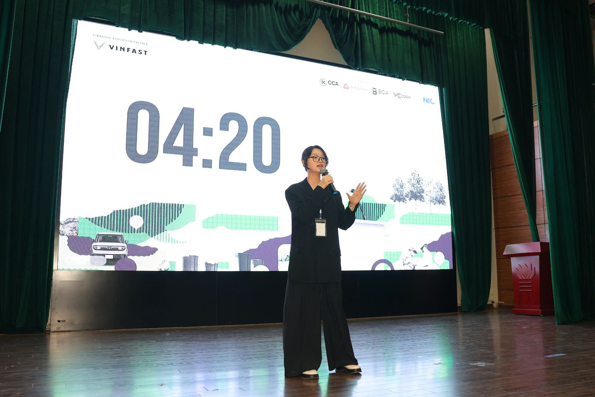 Cuộc thi hùng biện Green Voices có thí sinh đầu tiên vào chung kết: Chiến thắng nhờ thông điệp ‘sạc lại tư duy hội nhập’- Ảnh 7. Cuộc thi hùng biện Green Voices có thí sinh đầu tiên vào chung kết: Chiến thắng nhờ thông điệp ‘sạc lại tư duy hội nhập’- Ảnh 7.