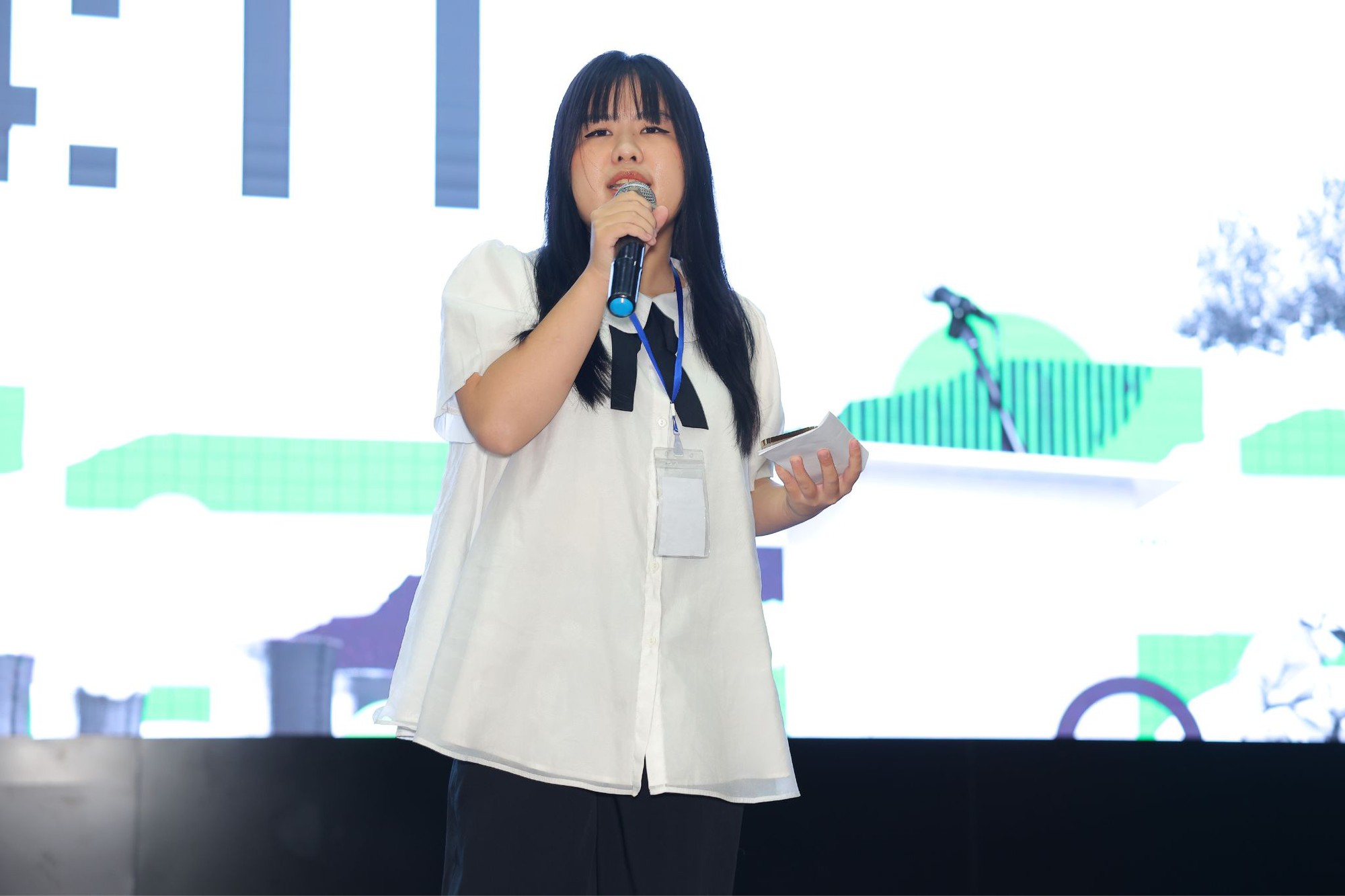Cuộc thi hùng biện Green Voices có thí sinh đầu tiên vào chung kết: Chiến thắng nhờ thông điệp ‘sạc lại tư duy hội nhập’- Ảnh 9. Cuộc thi hùng biện Green Voices có thí sinh đầu tiên vào chung kết: Chiến thắng nhờ thông điệp ‘sạc lại tư duy hội nhập’- Ảnh 9.