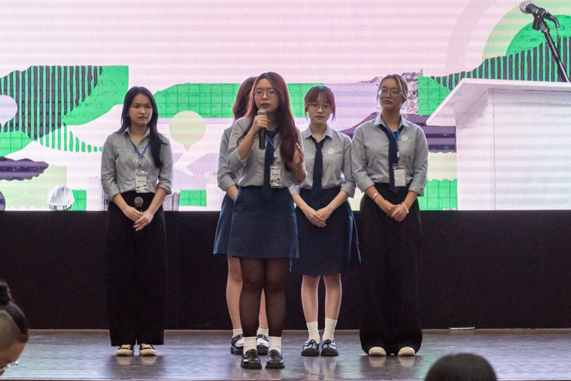 Cuộc thi hùng biện Green Voices có thí sinh đầu tiên vào chung kết: Chiến thắng nhờ thông điệp ‘sạc lại tư duy hội nhập’- Ảnh 6. Cuộc thi hùng biện Green Voices có thí sinh đầu tiên vào chung kết: Chiến thắng nhờ thông điệp ‘sạc lại tư duy hội nhập’- Ảnh 6.