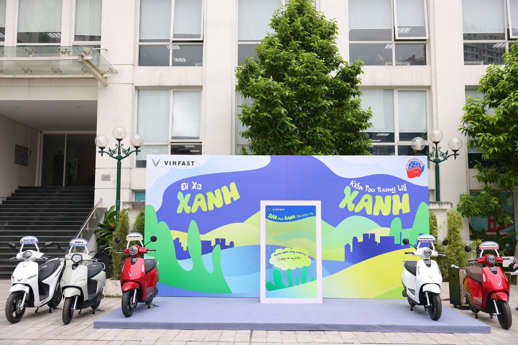Cuộc thi hùng biện Green Voices có thí sinh đầu tiên vào chung kết: Chiến thắng nhờ thông điệp ‘sạc lại tư duy hội nhập’- Ảnh 5. Cuộc thi hùng biện Green Voices có thí sinh đầu tiên vào chung kết: Chiến thắng nhờ thông điệp ‘sạc lại tư duy hội nhập’- Ảnh 5.