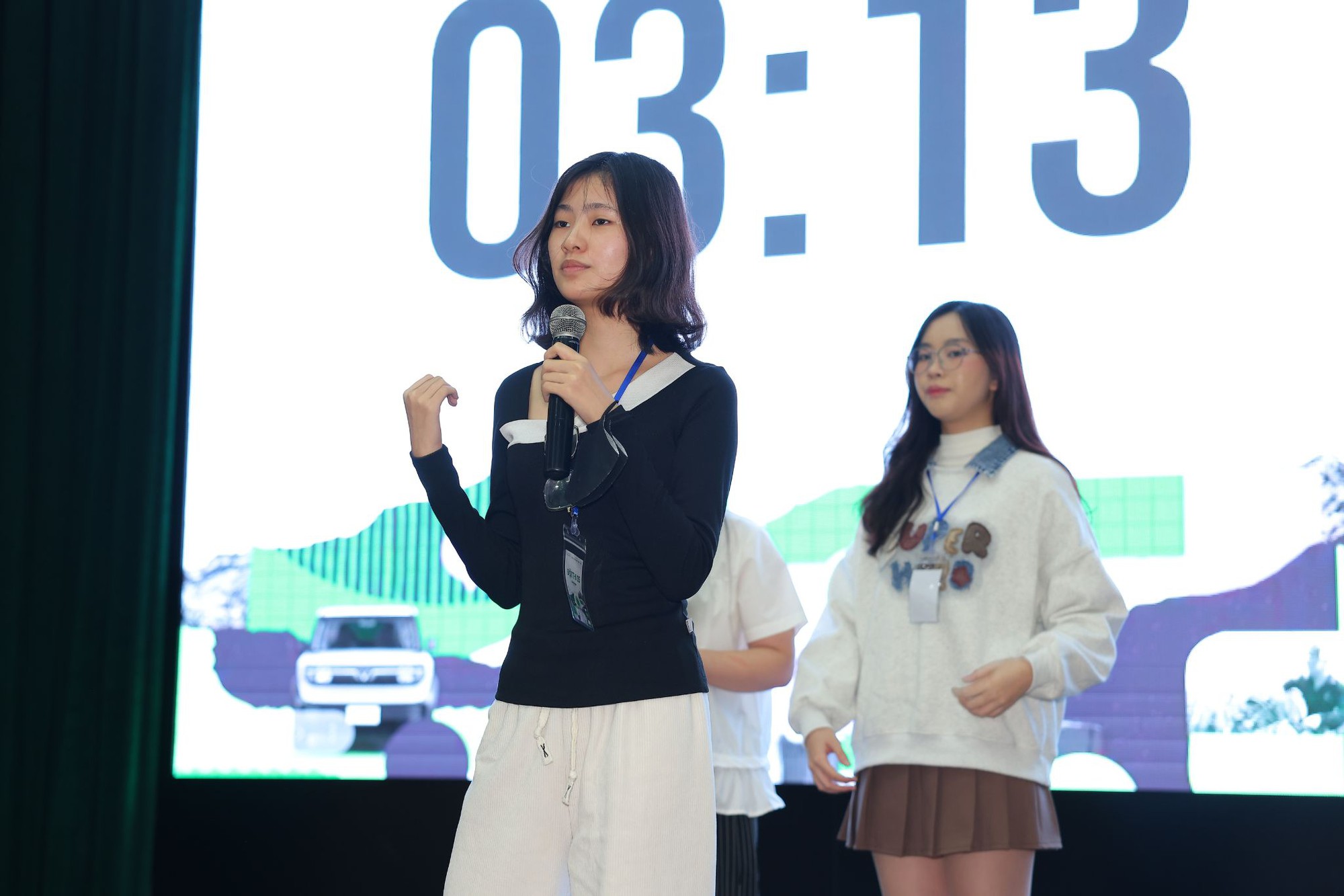 Cuộc thi hùng biện Green Voices có thí sinh đầu tiên vào chung kết: Chiến thắng nhờ thông điệp ‘sạc lại tư duy hội nhập’- Ảnh 8. Cuộc thi hùng biện Green Voices có thí sinh đầu tiên vào chung kết: Chiến thắng nhờ thông điệp ‘sạc lại tư duy hội nhập’- Ảnh 8.