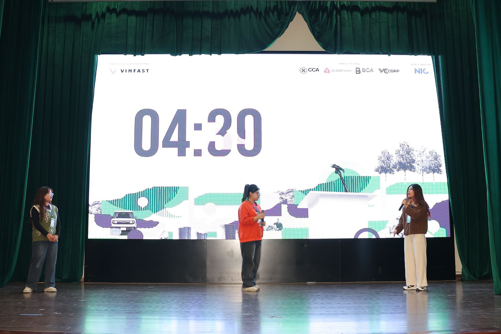 Cuộc thi hùng biện Green Voices có thí sinh đầu tiên vào chung kết: Chiến thắng nhờ thông điệp ‘sạc lại tư duy hội nhập’- Ảnh 11. Cuộc thi hùng biện Green Voices có thí sinh đầu tiên vào chung kết: Chiến thắng nhờ thông điệp ‘sạc lại tư duy hội nhập’- Ảnh 11.