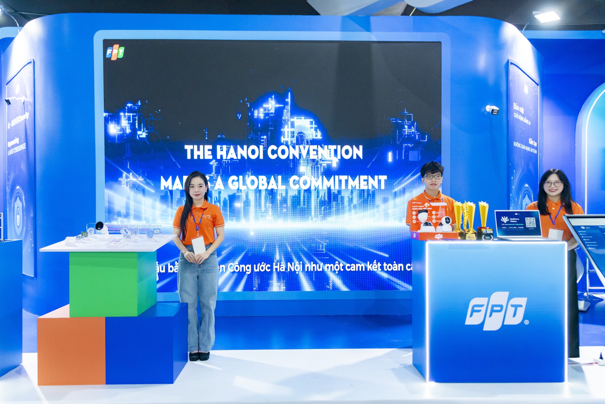 FPT trình diễn giải pháp an ninh mạng chủ động, bảo vệ niềm tin số của Việt Nam tại triển lãm Công ước Hà Nội- Ảnh 2.