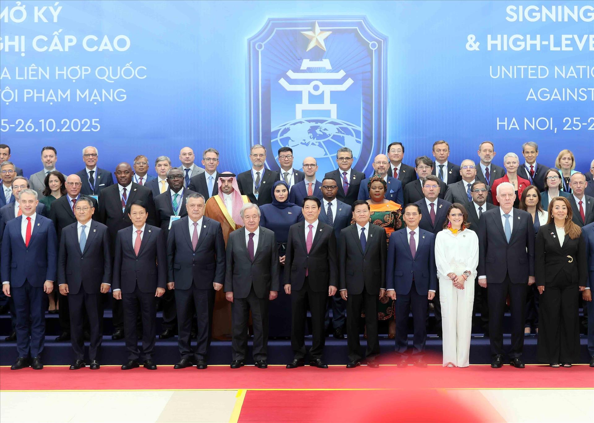 Tổng thư ký Liên Hợp Quốc Antonio Guterres tại Lễ ký Công ước Hà Nội: “Không ai an toàn cho đến khi tất cả đều an toàn”- Ảnh 2.