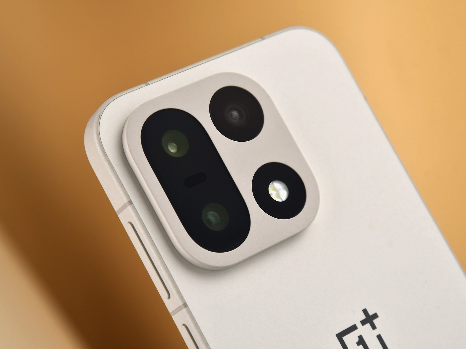 Oneplus 15 Ra Mắt: Màn Hình 165Hz, Chip Snapdragon 8 Elite Gen 5, Pin 7.300Mah, Giá 14,8 Triệu Đồng- Ảnh 14. Oneplus 15 Ra Mắt: Màn Hình 165Hz, Chip Snapdragon 8 Elite Gen 5, Pin 7.300Mah, Giá 14,8 Triệu Đồng- Ảnh 14.