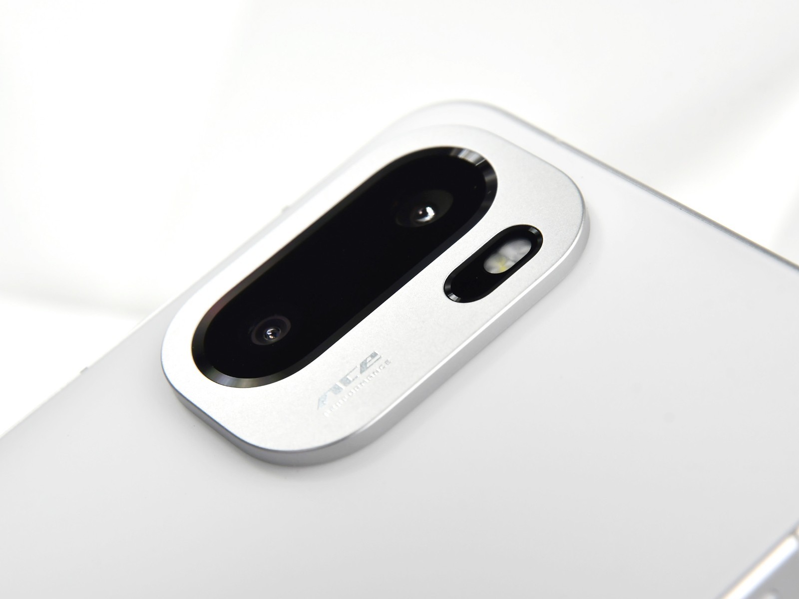 Oneplus Ra Mắt Điện Thoại Chip Snapdragon 8 Elite, Màn Hình 165Hz, Pin 7.800 Mah, Giá Chưa Tới 10 Triệu- Ảnh 14. Oneplus Ra Mắt Điện Thoại Chip Snapdragon 8 Elite, Màn Hình 165Hz, Pin 7.800 Mah, Giá Chưa Tới 10 Triệu- Ảnh 14.