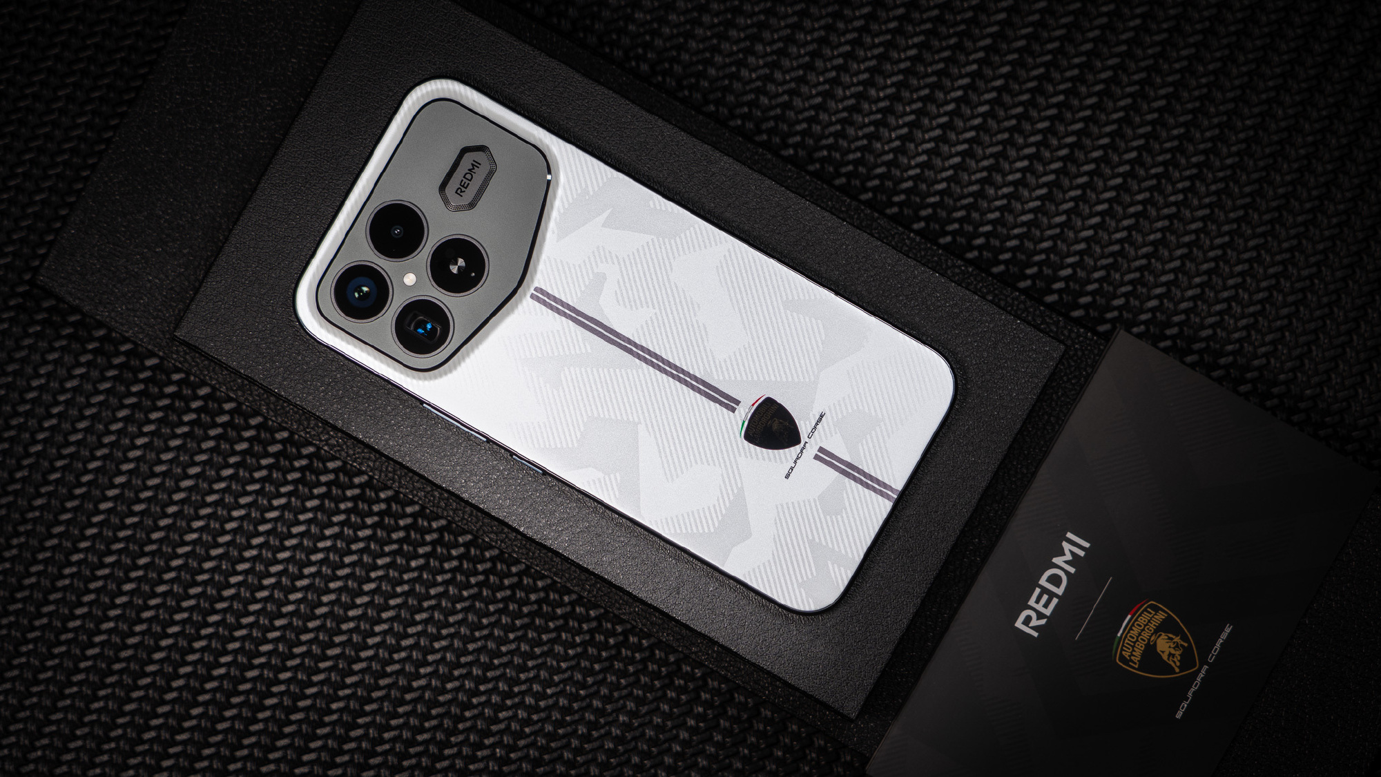 Ảnh Thực Tế Điện Thoại Lamborghini Ảnh Thực Tế Điện Thoại Lamborghini