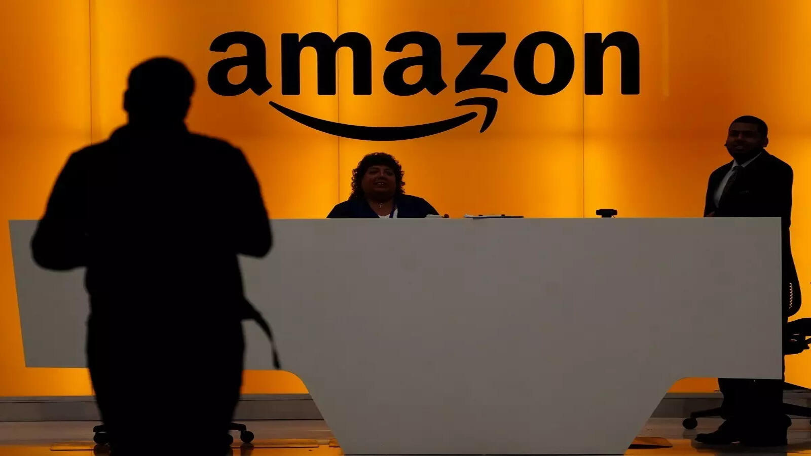 Không đe dọa suông, Amazon sắp tiến hành cắt giảm lớn nhất lịch sử, thay thế 30.000 nhân viên văn phòng bằng AI- Ảnh 1. Không đe dọa suông, Amazon sắp tiến hành cắt giảm lớn nhất lịch sử, thay thế 30.000 nhân viên văn phòng bằng AI- Ảnh 1.