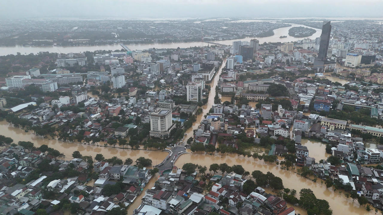 Mặt trận thành phố Huế kêu gọi ủng hộ nhân dân khắc phục hậu quả do mưa lũ- Ảnh 1.