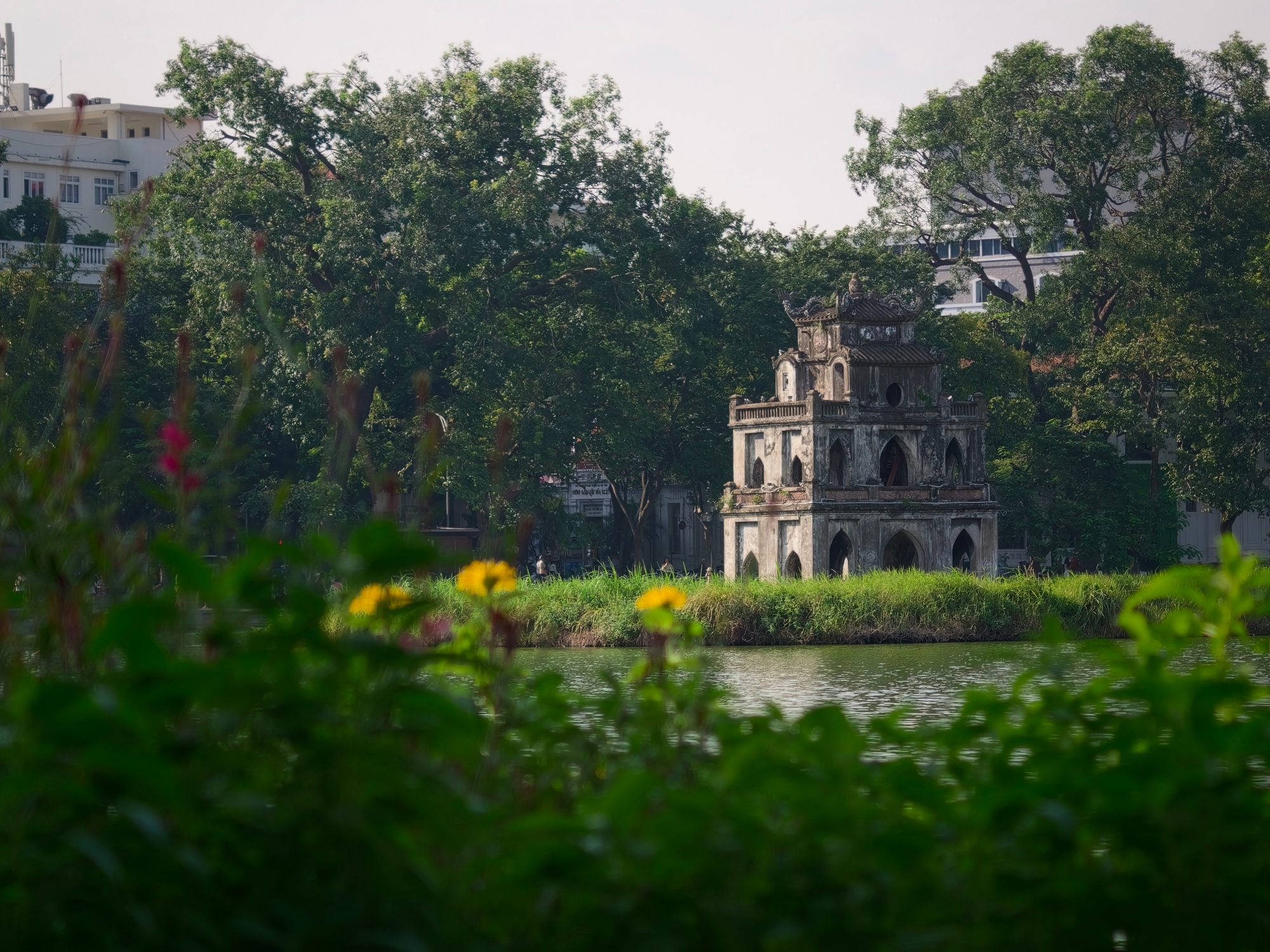 Trên Tay Oppo Find X9 Pro: Camera Chuẩn Hasselblad 200Mp Zoom Siêu Xa, Pin 7500Mah, Sạc 80W, Giá 32.99 Triệu- Ảnh 7. Trên Tay Oppo Find X9 Pro: Camera Chuẩn Hasselblad 200Mp Zoom Siêu Xa, Pin 7500Mah, Sạc 80W, Giá 32.99 Triệu- Ảnh 7.