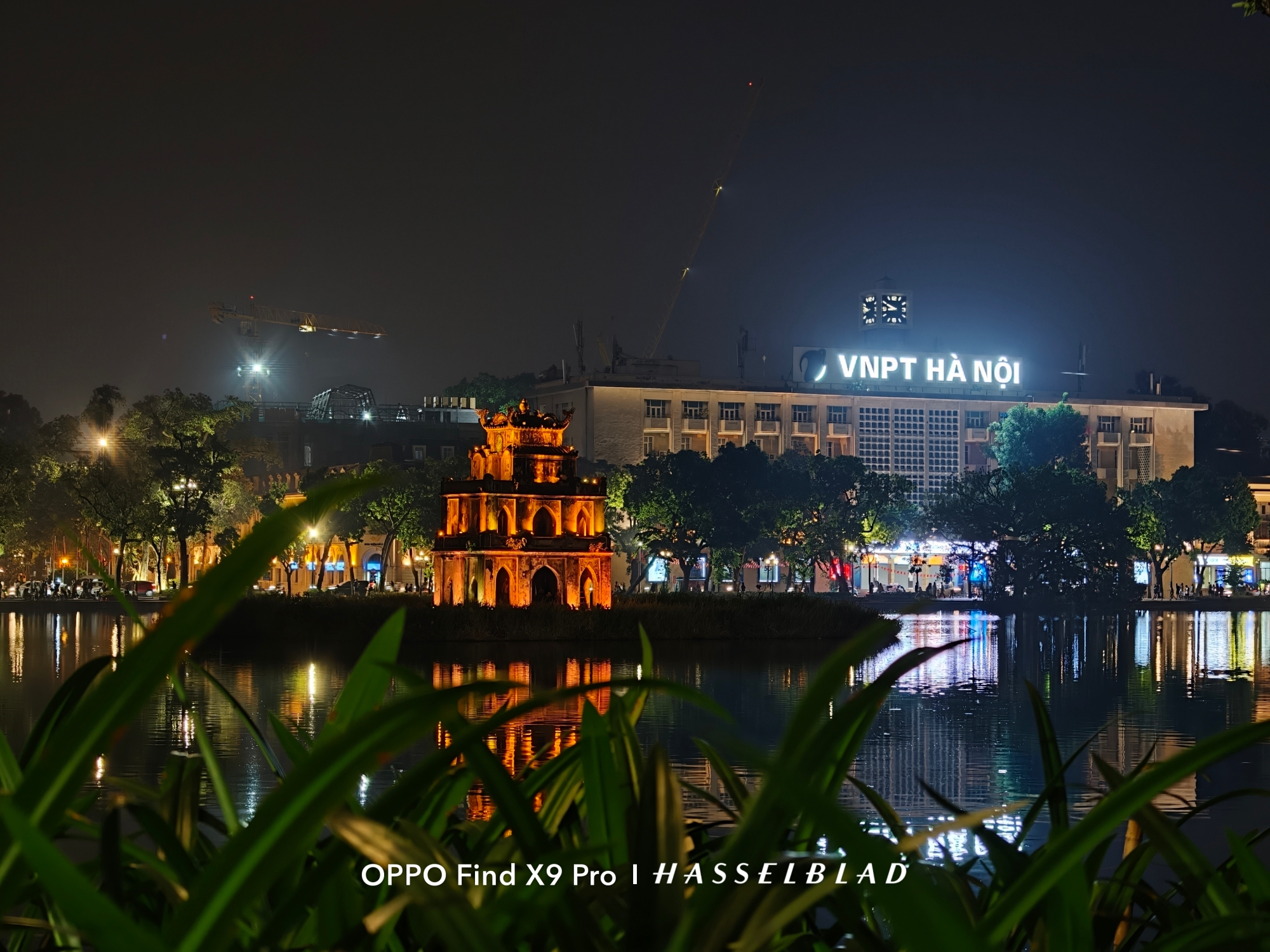 Trên Tay Oppo Find X9 Pro: Camera Chuẩn Hasselblad 200Mp Zoom Siêu Xa, Pin 7500Mah, Sạc 80W, Giá 32.99 Triệu- Ảnh 9. Trên Tay Oppo Find X9 Pro: Camera Chuẩn Hasselblad 200Mp Zoom Siêu Xa, Pin 7500Mah, Sạc 80W, Giá 32.99 Triệu- Ảnh 9.