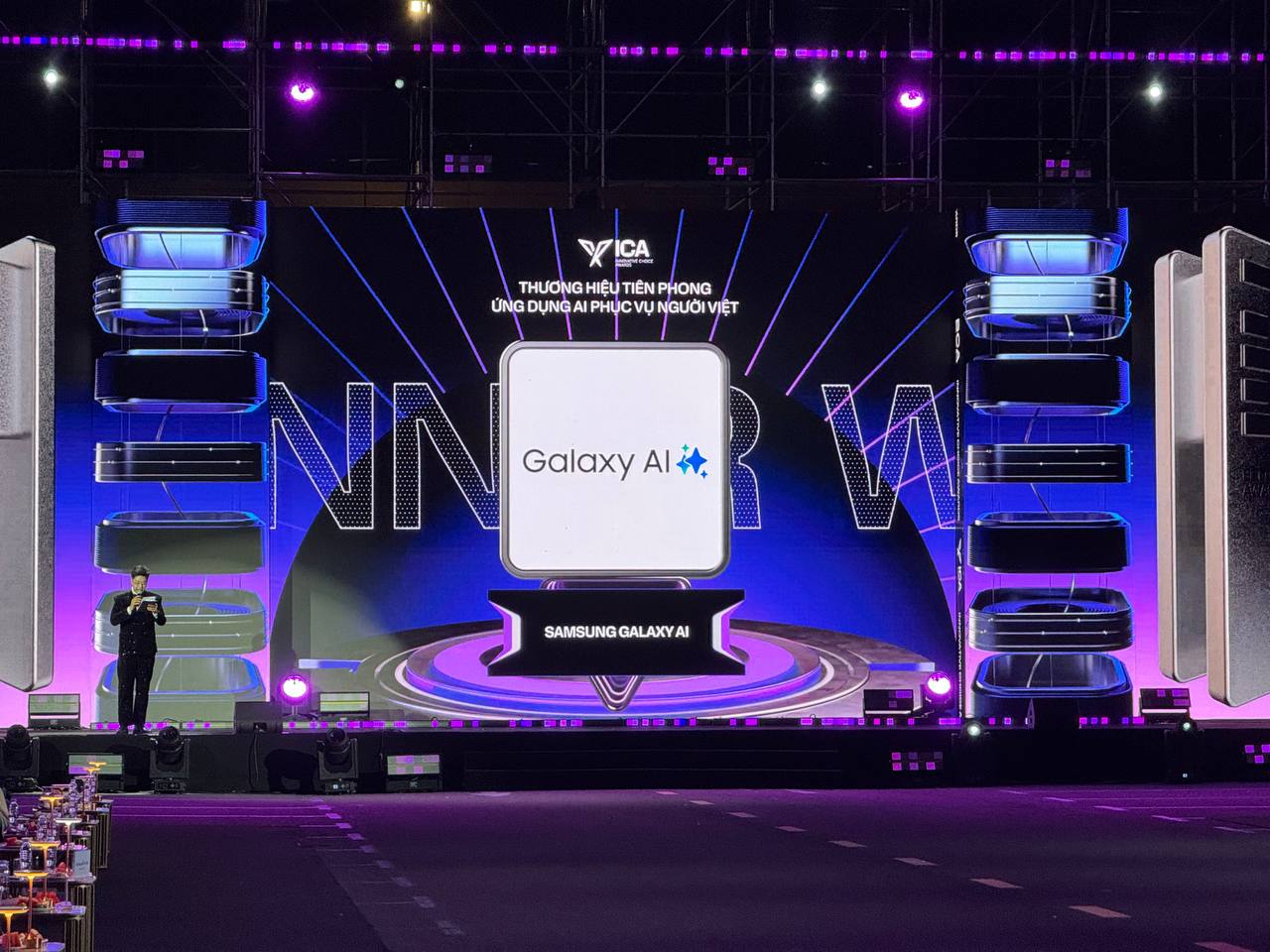 Giúp người Việt Nam gần hơn với trí tuệ nhân tạo, Galaxy AI xứng đáng với Giải thưởng Thương hiệu tiên phong ứng dụng AI phục vụ người Việt- Ảnh 1.