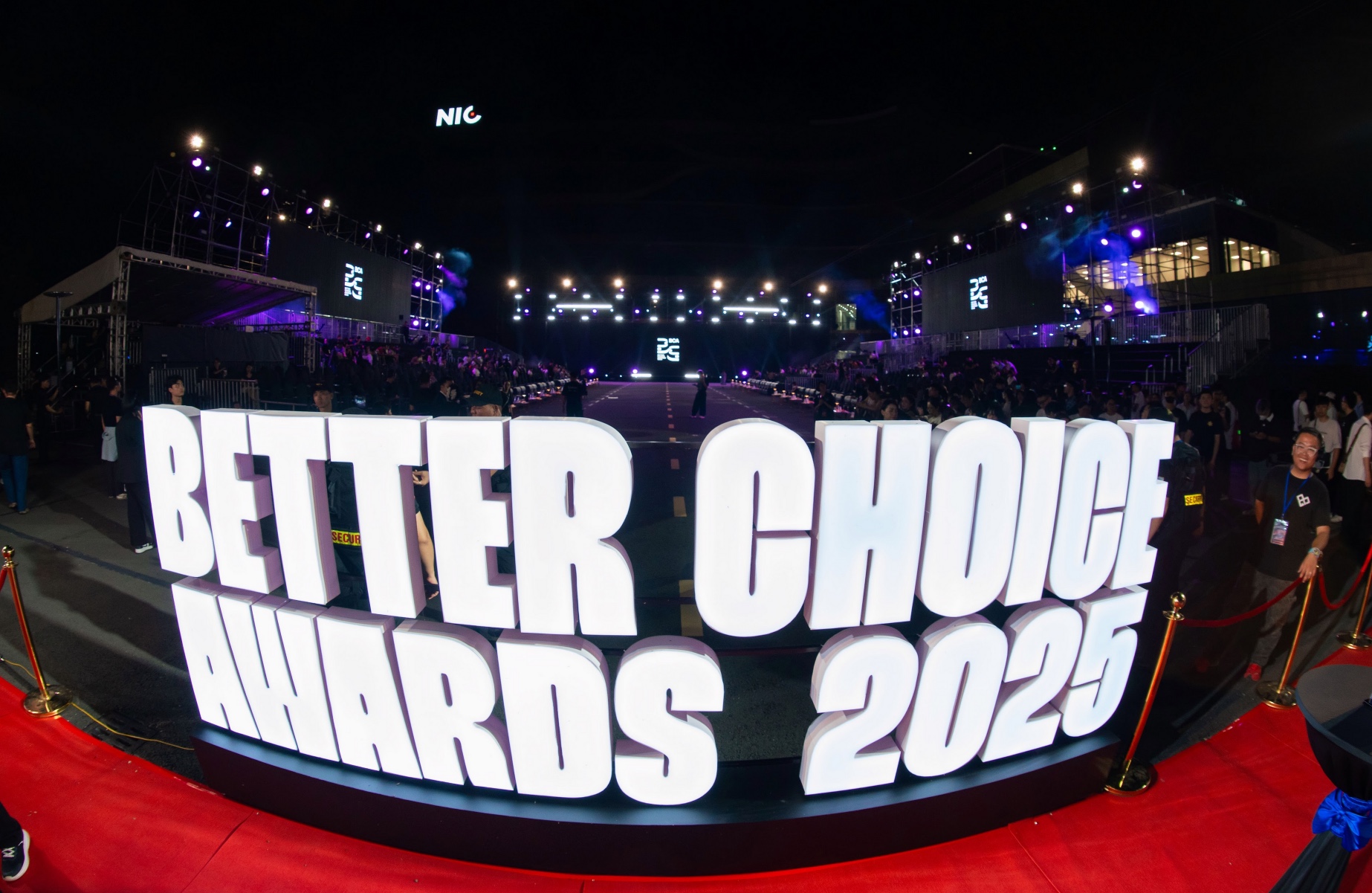 Nhìn lại những màn trình diễn ấn tượng tại Gala Better Choice Awards 2025: Bữa tiệc âm thanh, ánh sáng đầy màu sắc- Ảnh 1.