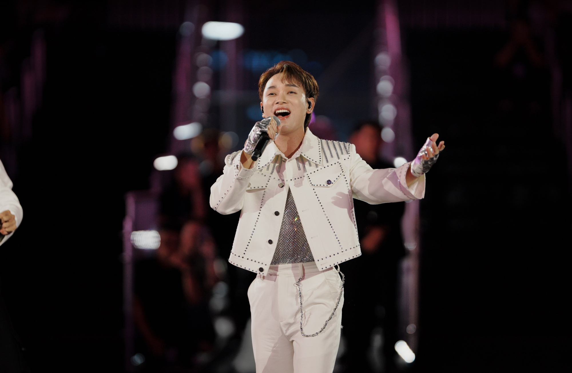 Nhìn lại những màn trình diễn ấn tượng tại Gala Better Choice Awards 2025: Bữa tiệc âm thanh, ánh sáng đầy màu sắc- Ảnh 17.