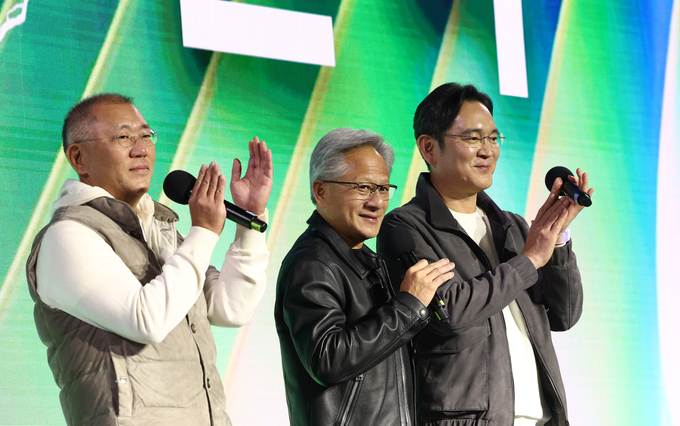 11 giây viral nhất lúc này của Chủ tịch Samsung- Ảnh 2. 11 giây viral nhất lúc này của Chủ tịch Samsung- Ảnh 2.