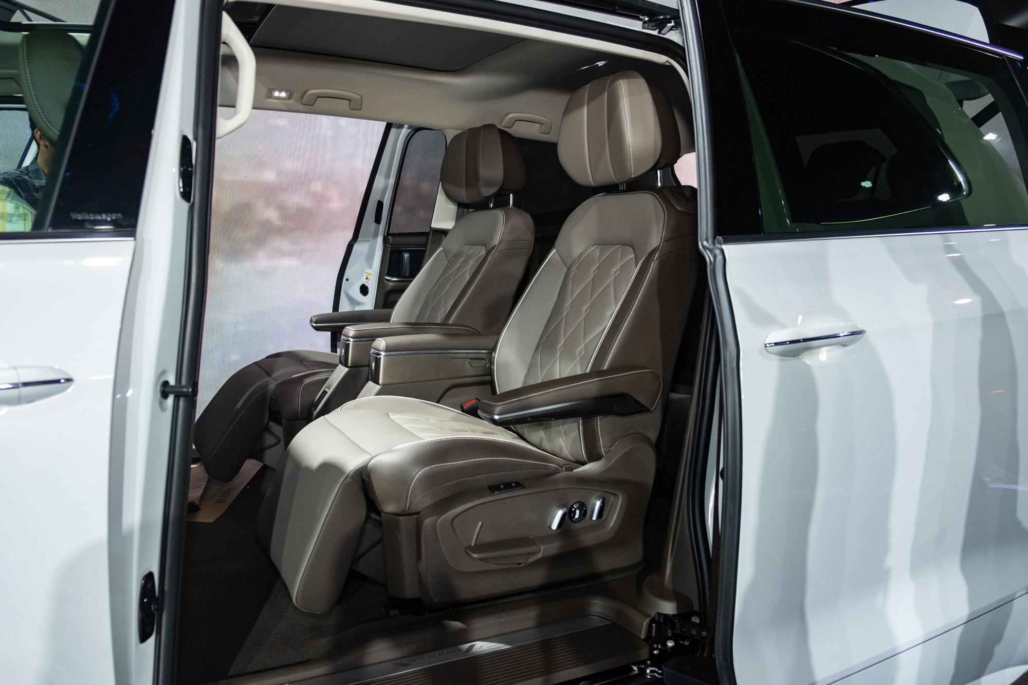 Volkswagen Viloran vượt sát nút BMW X5 trở thành 'Xe Gia đình của năm Hạng 2-5 tỷ đồng'- Ảnh 7.