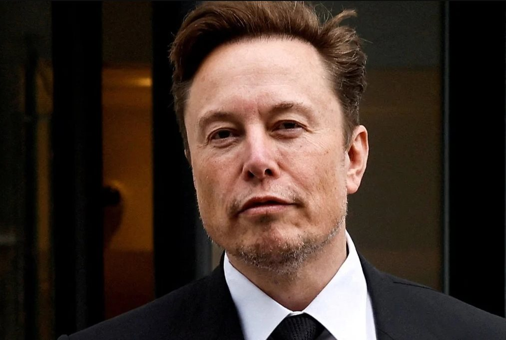 Tesla bị kiện trong vụ cháy xe điện khiến 1 cô gái thiệt mạng: Triết lý thiết kế tối giản để tăng tính thẩm mỹ của Elon Musk bị chỉ trích- Ảnh 1.