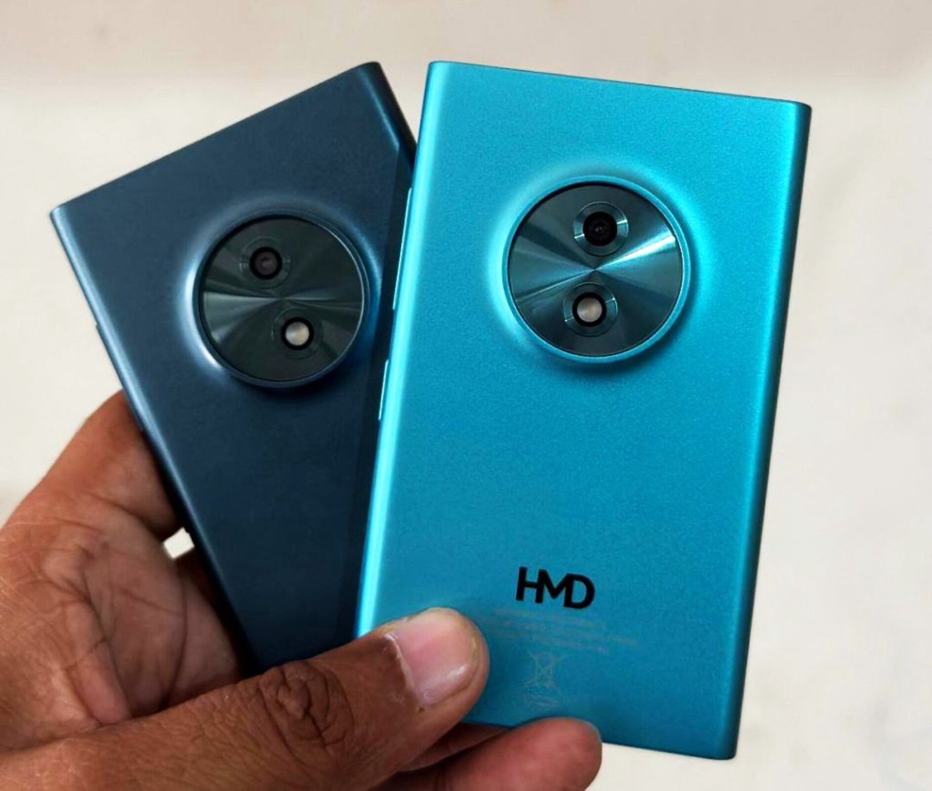 Sắp ra mắt điện thoại HMD dáng nhuq Lumia, màn hình 3.2 inch, không Android nhưng có dịch vụ Google, hộp đựng trong suốt tưởng iPod Nano- Ảnh 2.