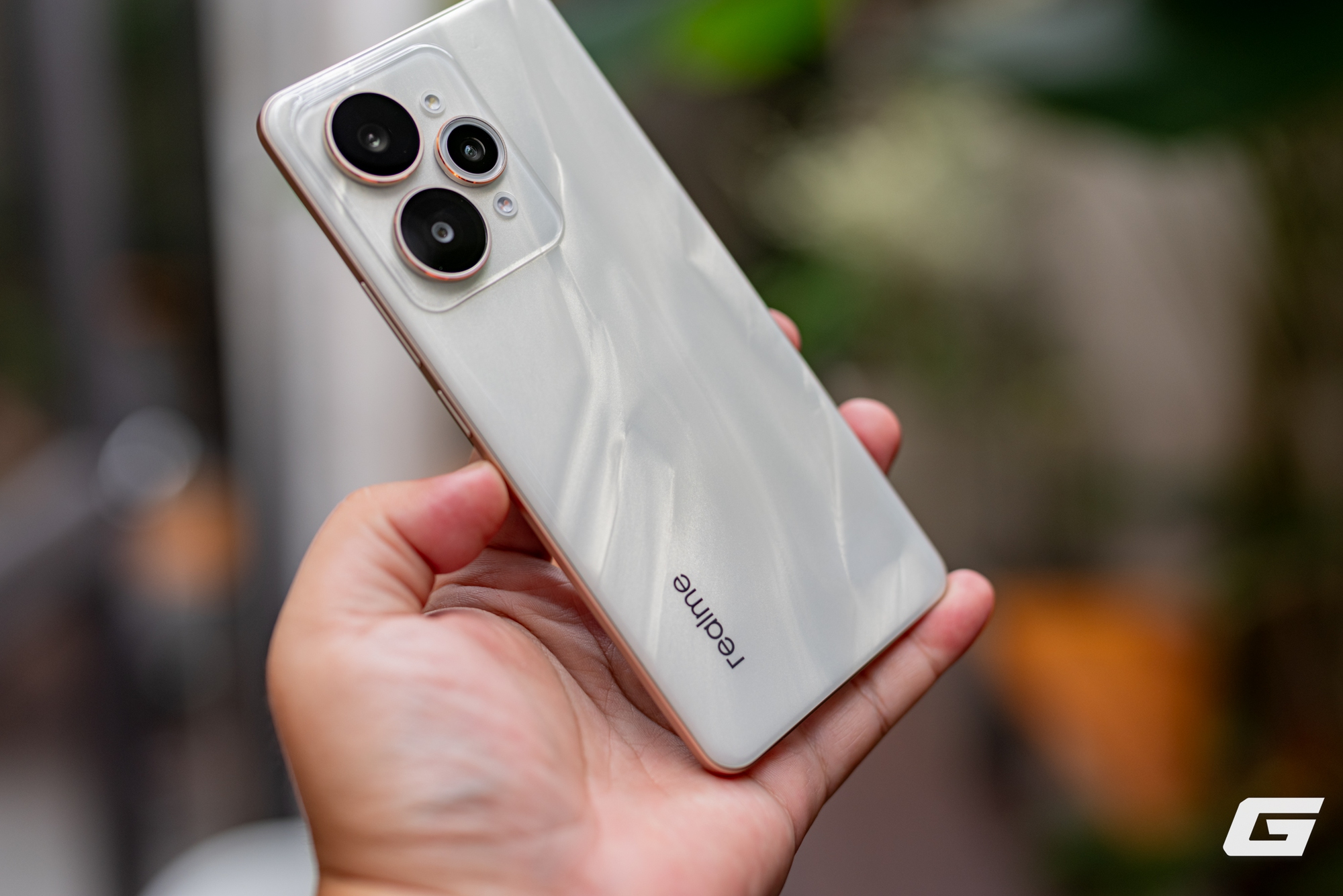 Cận cảnh realme 15 Pro: Thiết kế bắt mắt, pin 7000mAh cực “trâu”, nhiều tính năng AI độc đáo, giá 15 triệu đồng- Ảnh 5.