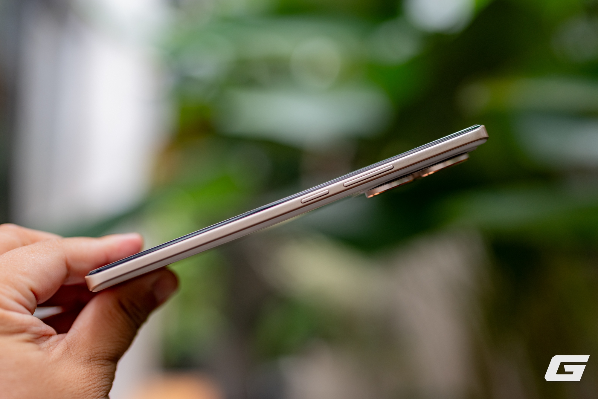 Cận cảnh realme 15 Pro: Thiết kế bắt mắt, pin 7000mAh cực “trâu”, nhiều tính năng AI độc đáo, giá 15 triệu đồng- Ảnh 3.