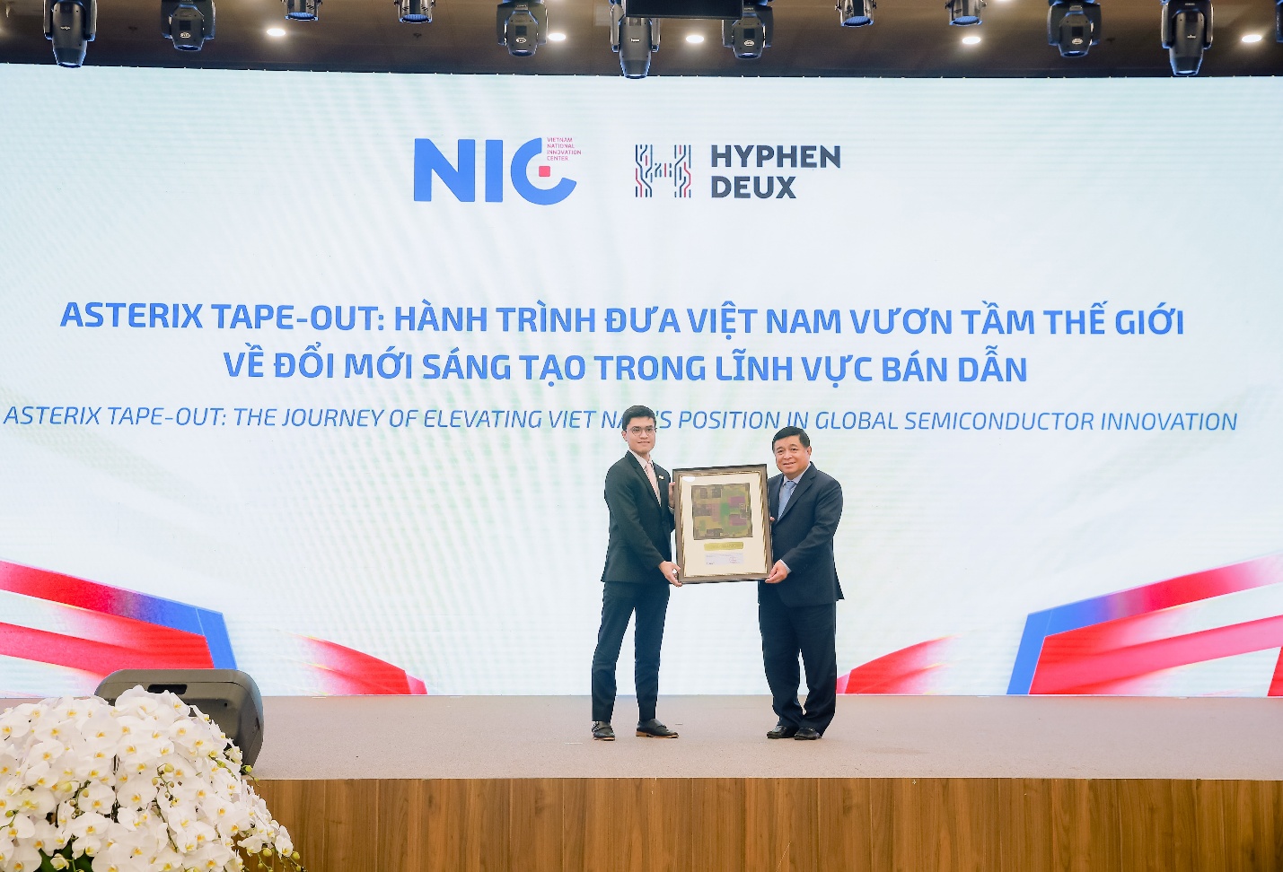Hyphen Deux công bố Chip vi điều khiển HDx32U tại sự kiện Innovate Vietnam 2025- Ảnh 1. Hyphen Deux công bố Chip vi điều khiển HDx32U tại sự kiện Innovate Vietnam 2025- Ảnh 1.