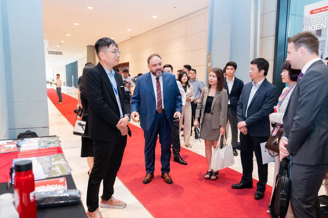 Trường Đại học Anh Quốc Việt Nam được vinh danh đơn vị ứng dụng AI xuất sắc- Ảnh 3. Trường Đại học Anh Quốc Việt Nam được vinh danh đơn vị ứng dụng AI xuất sắc- Ảnh 3.