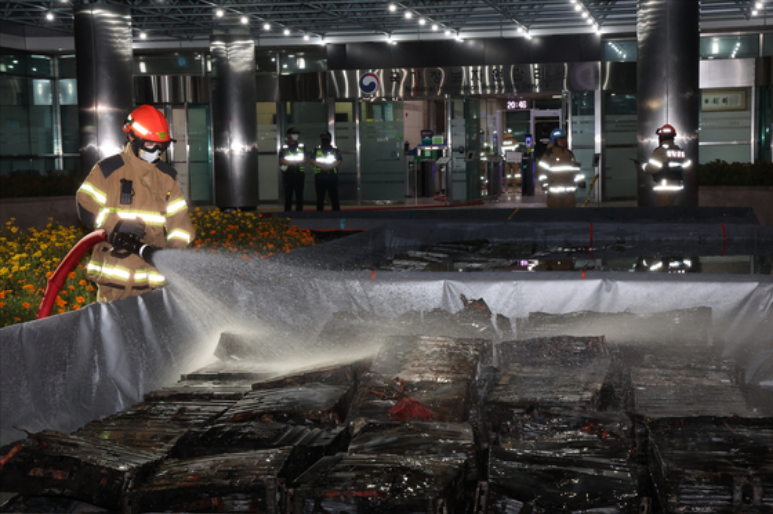 Cháy trung tâm dữ liệu tại Hàn Quốc: 858TB dữ liệu chính phủ có thể mất vĩnh viễn vì không có bản sao lưu- Ảnh 1. Cháy trung tâm dữ liệu tại Hàn Quốc: 858TB dữ liệu chính phủ có thể mất vĩnh viễn vì không có bản sao lưu- Ảnh 1.