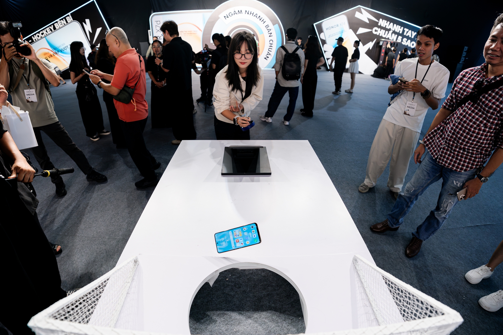 HONOR X7d ra mắt tại Việt Nam: Chuẩn bền 5 sao Thụy Sĩ, pin “khủng” 6.500mAh, giá chưa đến 6 triệu- Ảnh 8. HONOR X7d ra mắt tại Việt Nam: Chuẩn bền 5 sao Thụy Sĩ, pin “khủng” 6.500mAh, giá chưa đến 6 triệu- Ảnh 8.