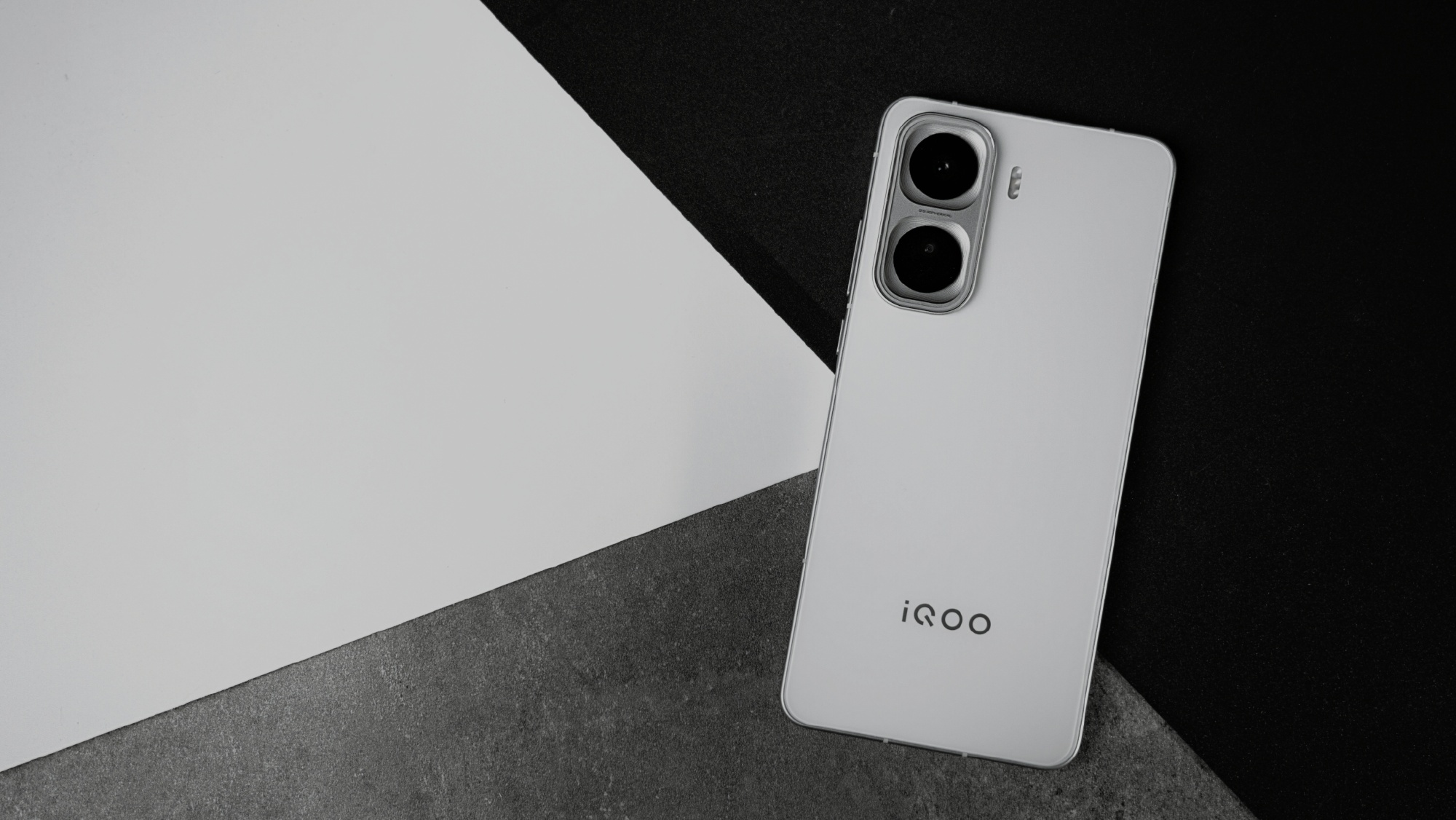 Vivo Ra Mắt Điện Thoại Chip Snapdragon 8 Elite, Pin 7.500Mah Giá Rẻ Nhất Thế Giới- Ảnh 1. Vivo Ra Mắt Điện Thoại Chip Snapdragon 8 Elite, Pin 7.500Mah Giá Rẻ Nhất Thế Giới- Ảnh 1.