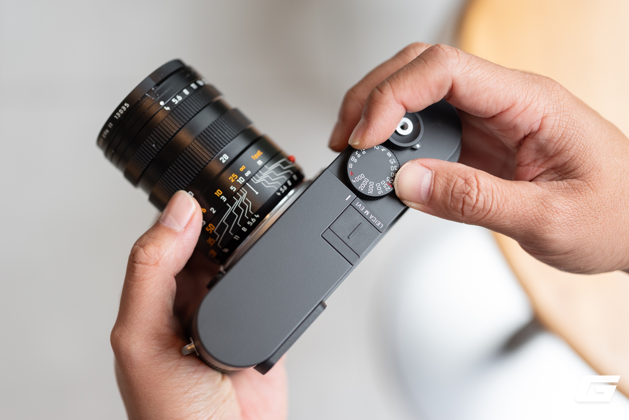 Mở hộp máy ảnh cao cấp Leica M EV1: Viết tiếp di sản bằng những nét hiện đại- Ảnh 7. Mở hộp máy ảnh cao cấp Leica M EV1: Viết tiếp di sản bằng những nét hiện đại- Ảnh 7.