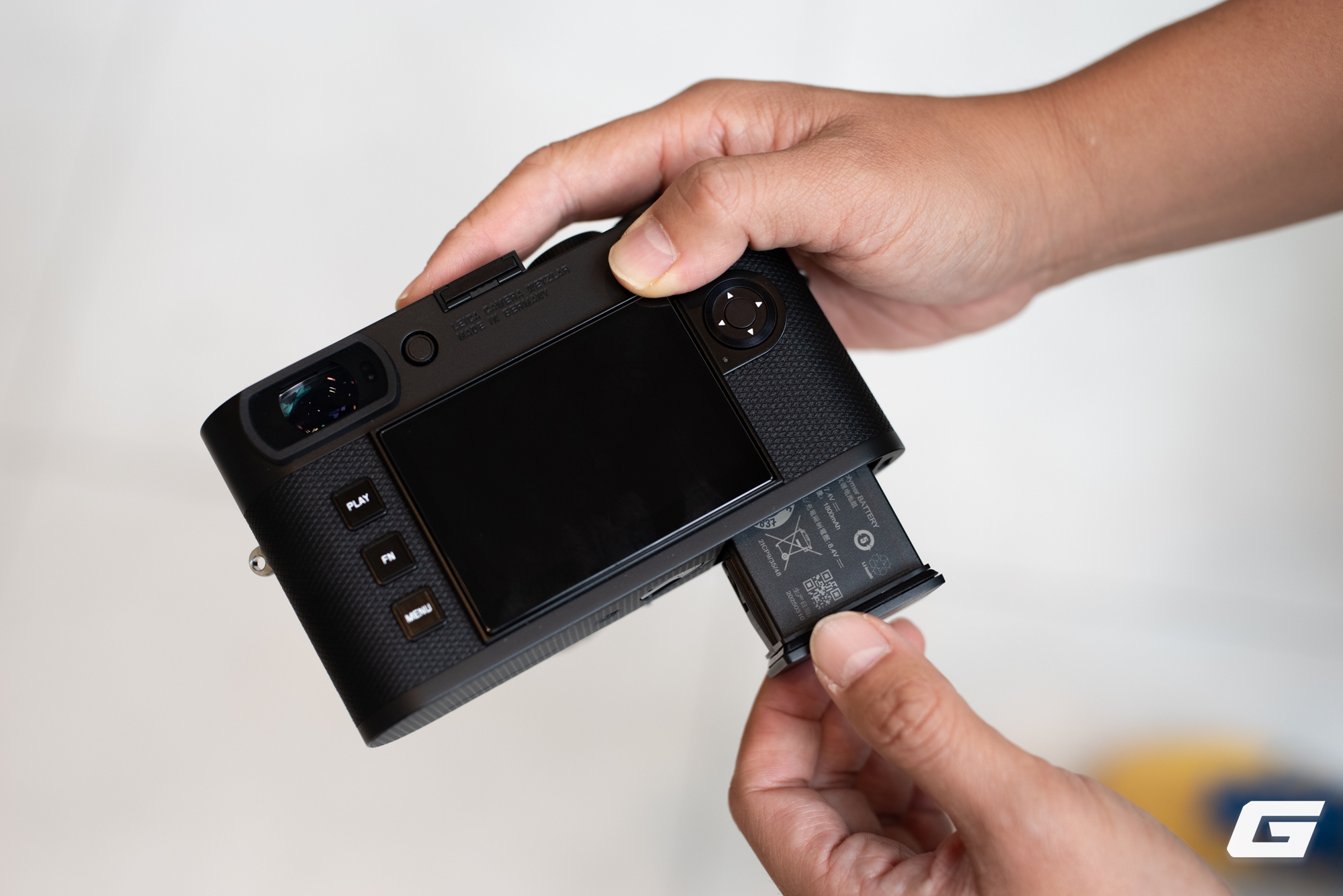 Mở hộp máy ảnh cao cấp Leica M EV1: Viết tiếp di sản bằng những nét hiện đại- Ảnh 9. Mở hộp máy ảnh cao cấp Leica M EV1: Viết tiếp di sản bằng những nét hiện đại- Ảnh 9.