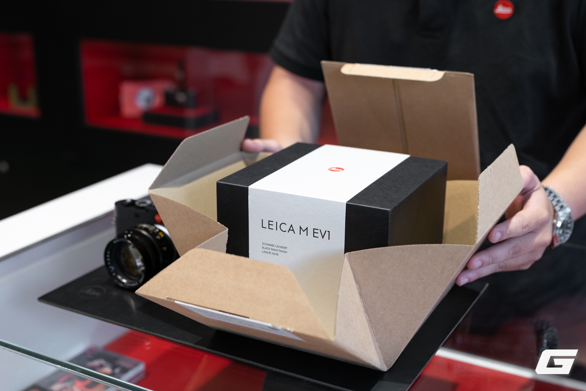 Mở hộp máy ảnh cao cấp Leica M EV1: Viết tiếp di sản bằng những nét hiện đại- Ảnh 3. Mở hộp máy ảnh cao cấp Leica M EV1: Viết tiếp di sản bằng những nét hiện đại- Ảnh 3.