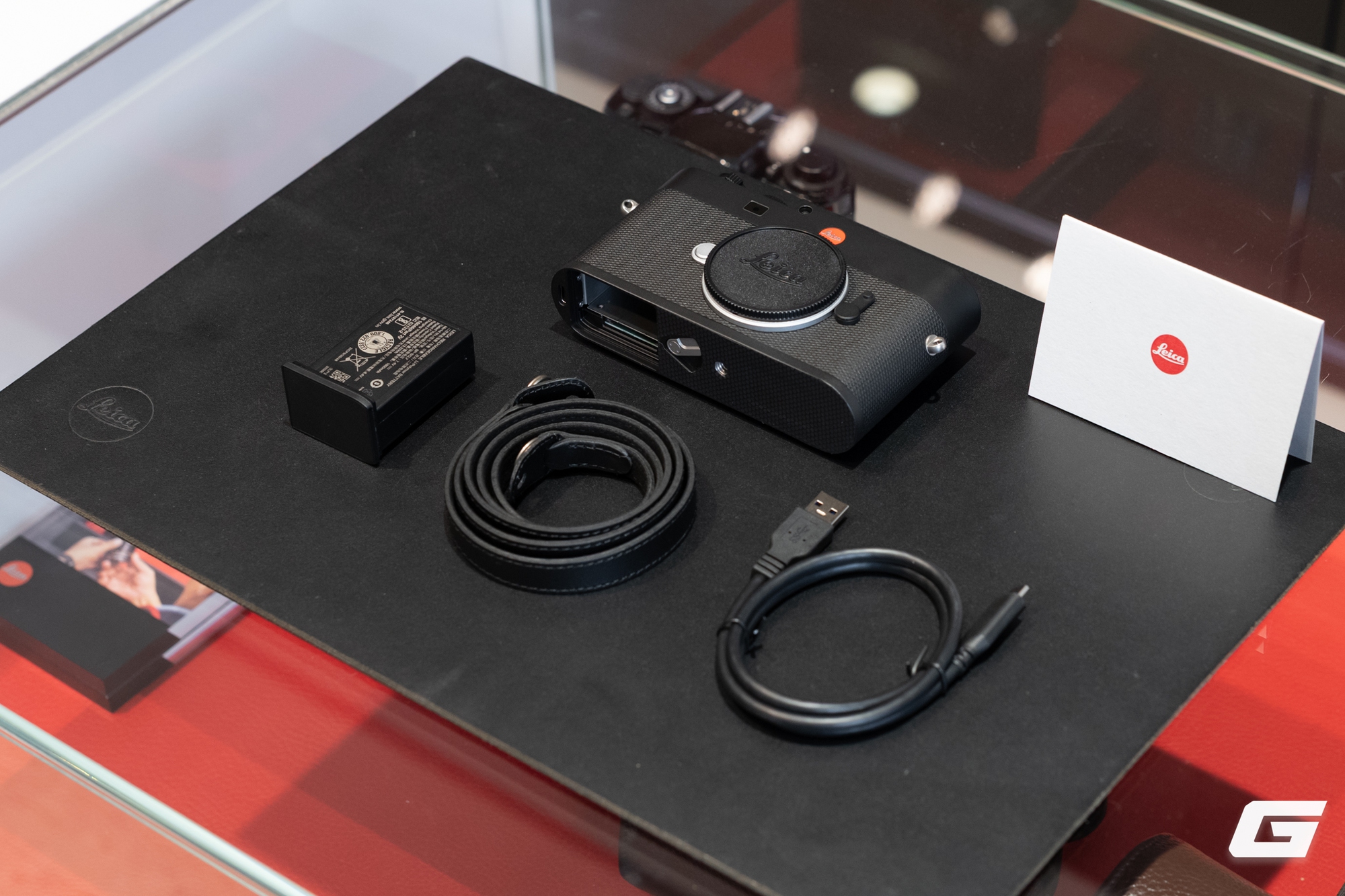 Mở hộp máy ảnh cao cấp Leica M EV1: Viết tiếp di sản bằng những nét hiện đại- Ảnh 5. Mở hộp máy ảnh cao cấp Leica M EV1: Viết tiếp di sản bằng những nét hiện đại- Ảnh 5.