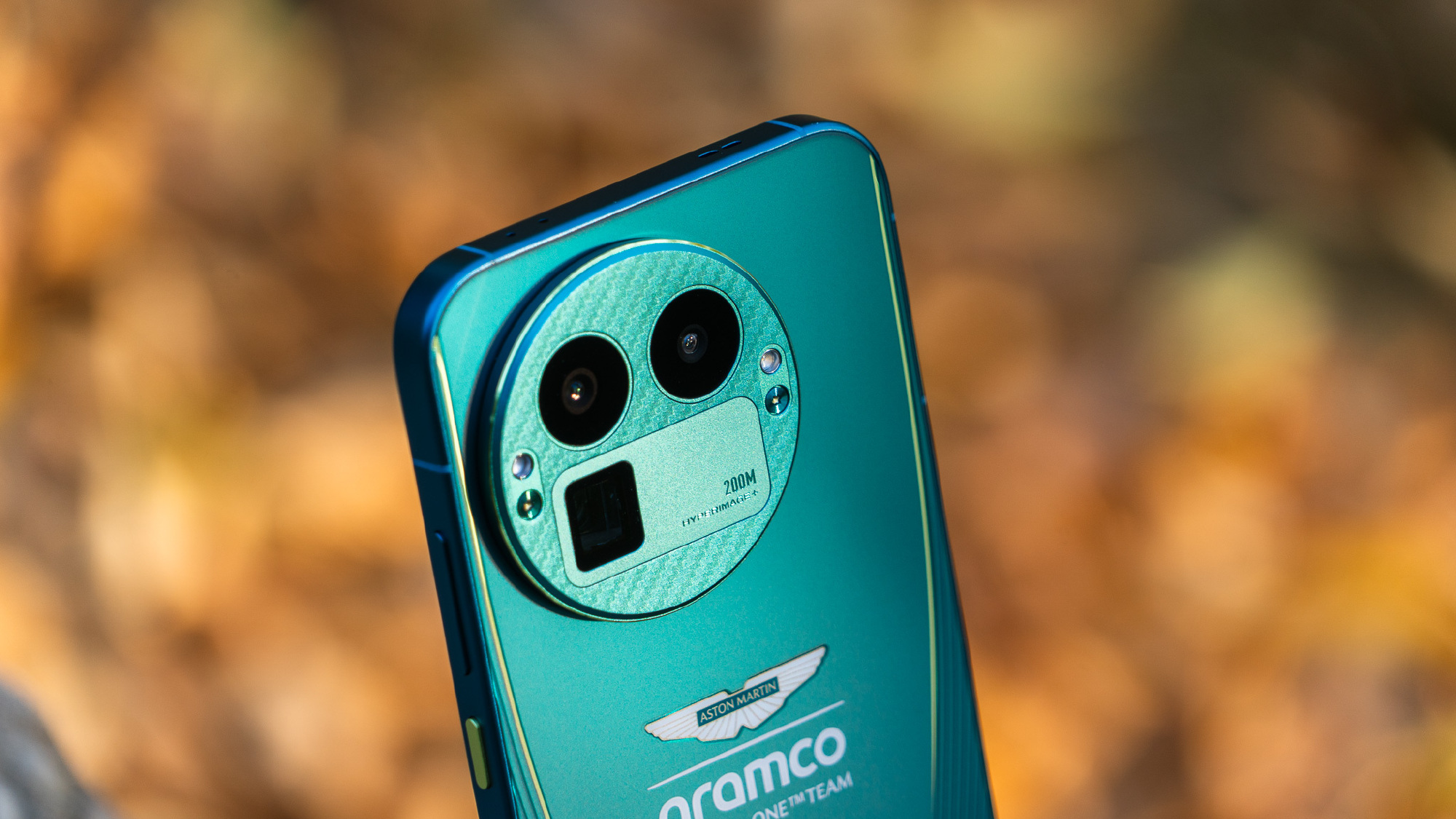 Realme Gt8 Pro Có Thêm Bản Aston Martin Giới Hạn Dành Cho Fan F1: Màu Ngọc Lam, Nút Nguồn Neon, Camera 200 &Quot;Chấm&Quot;, Giá Hơn 20 Triệu Đồng Realme Gt8 Pro Có Thêm Bản Aston Martin Giới Hạn Dành Cho Fan F1: Màu Ngọc Lam, Nút Nguồn Neon, Camera 200